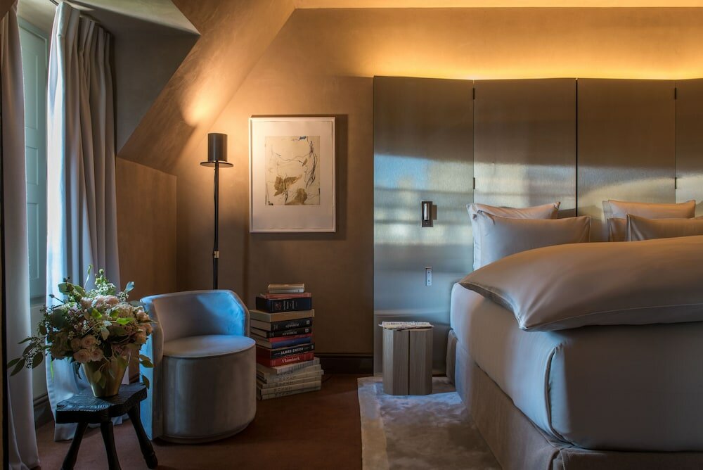 Deluxe Suite, 1 King Bed, Kitchenette, Pool Access, Garden View