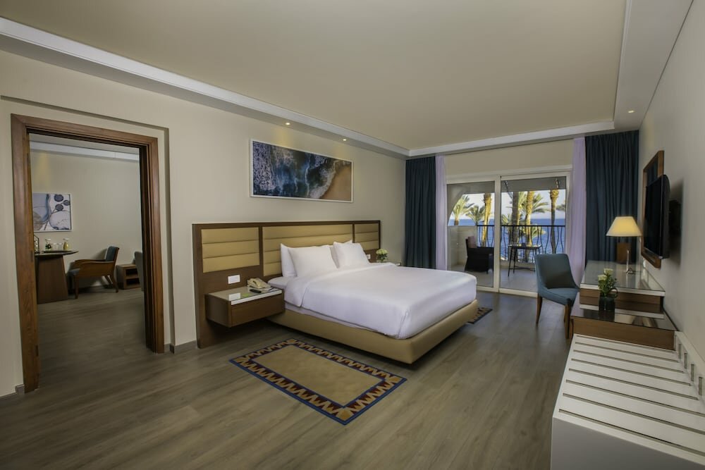 Room, 1 King Bed (Sea Front)