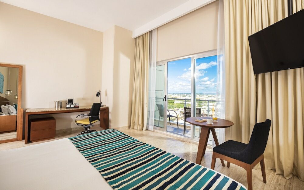 Altitude Room (Free Beach Club Access)