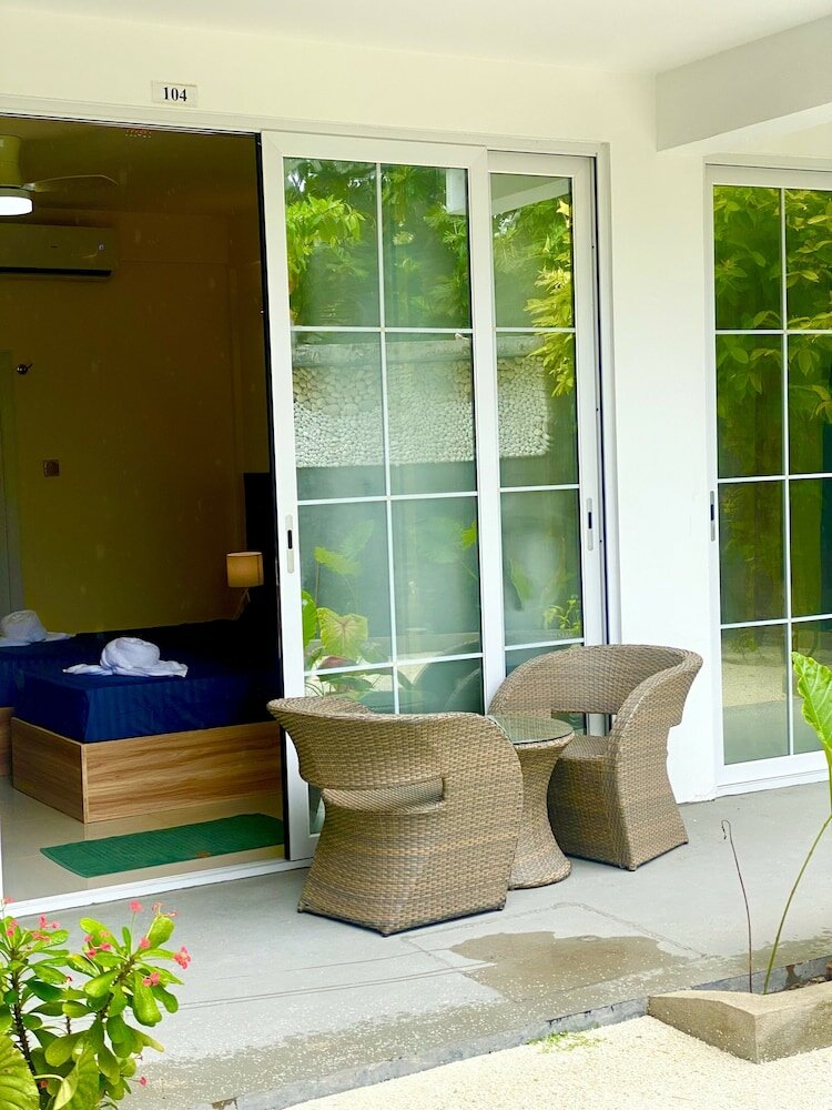 Deluxe Room, 1 Queen Bed, Garden View
