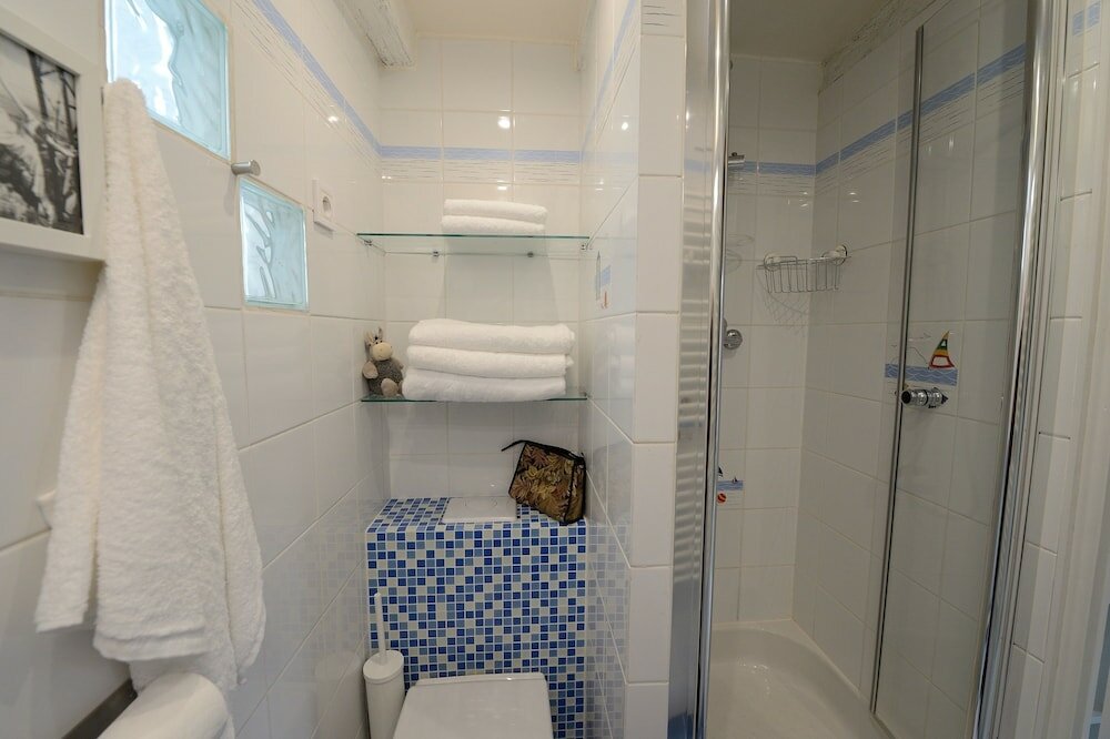 Economy Studio (White for three)