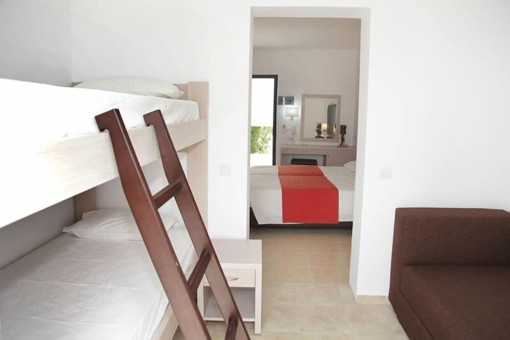 Family Room, 2 Bedrooms