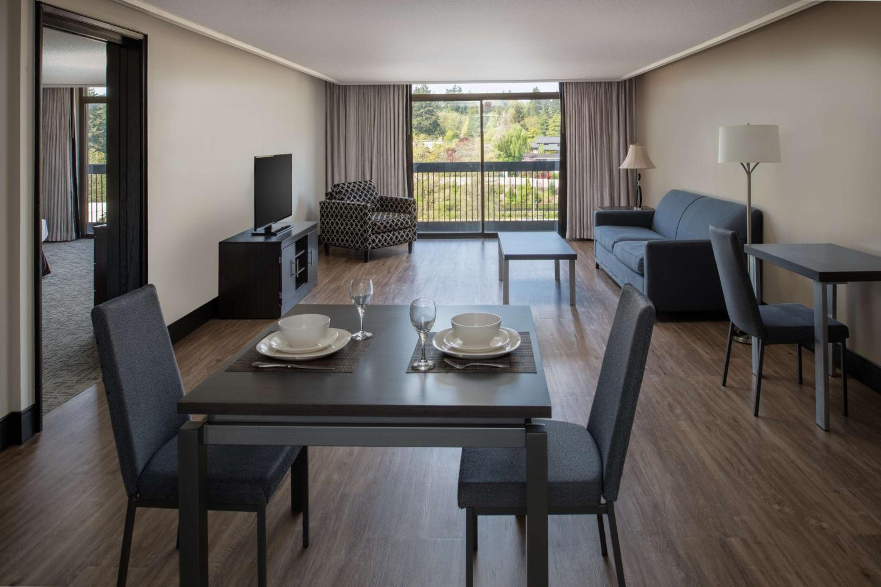 One-Bedroom King Suite