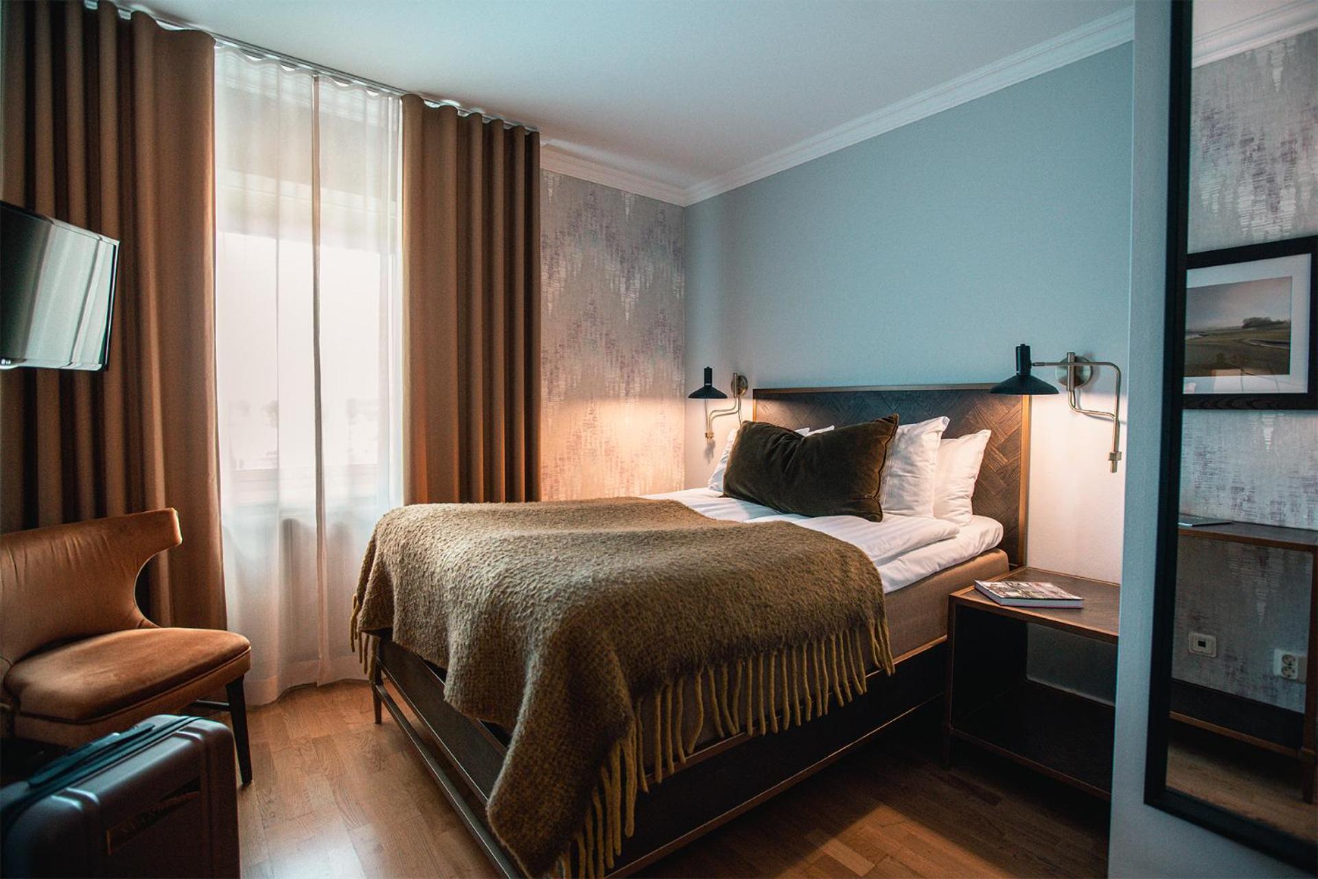 Superior Queen Room (55 in bed)