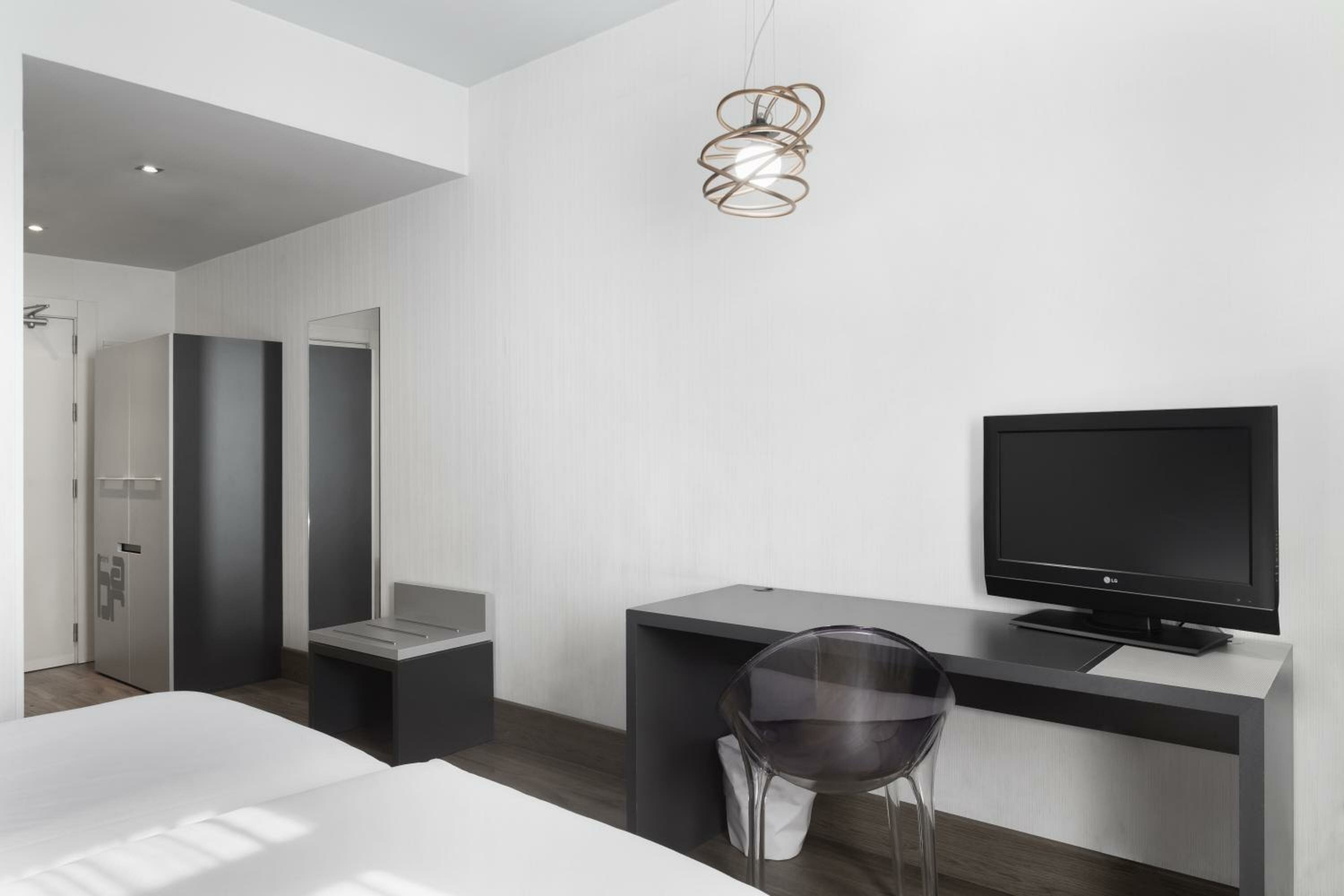 Double or Twin Room (1-2 Adults)