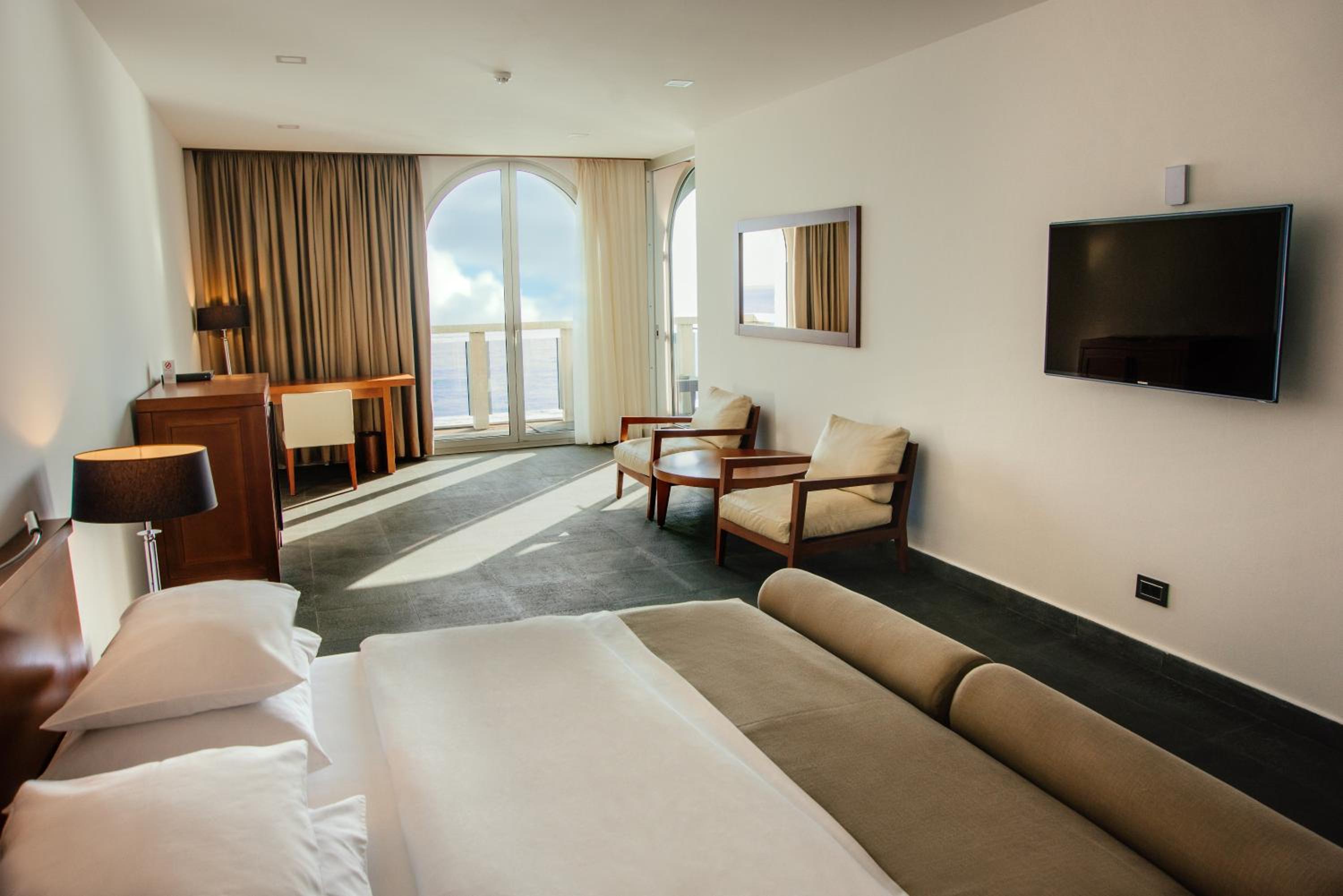Luxury Suite with Sea View
