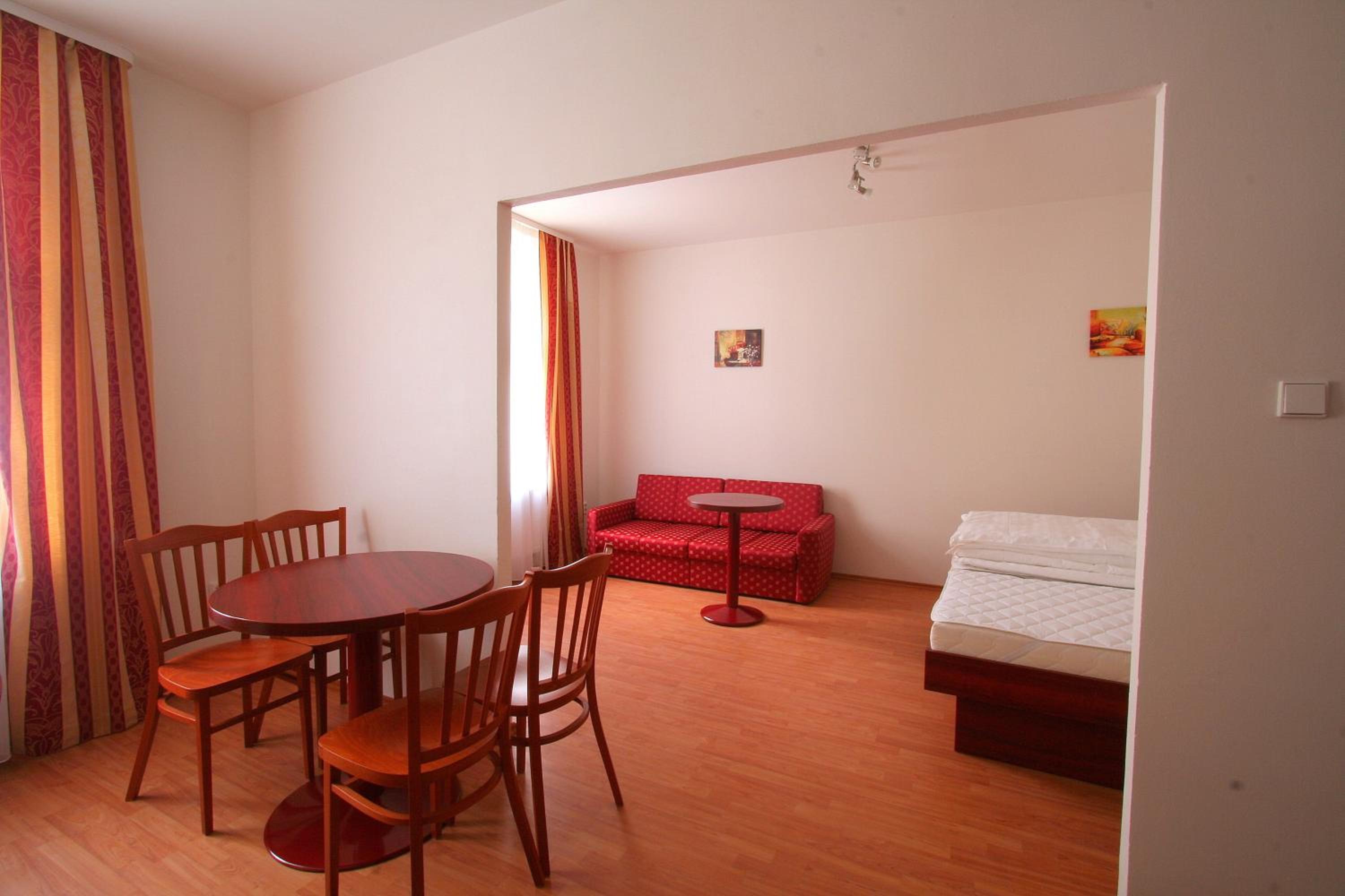 Family Apartment (5 Adults)