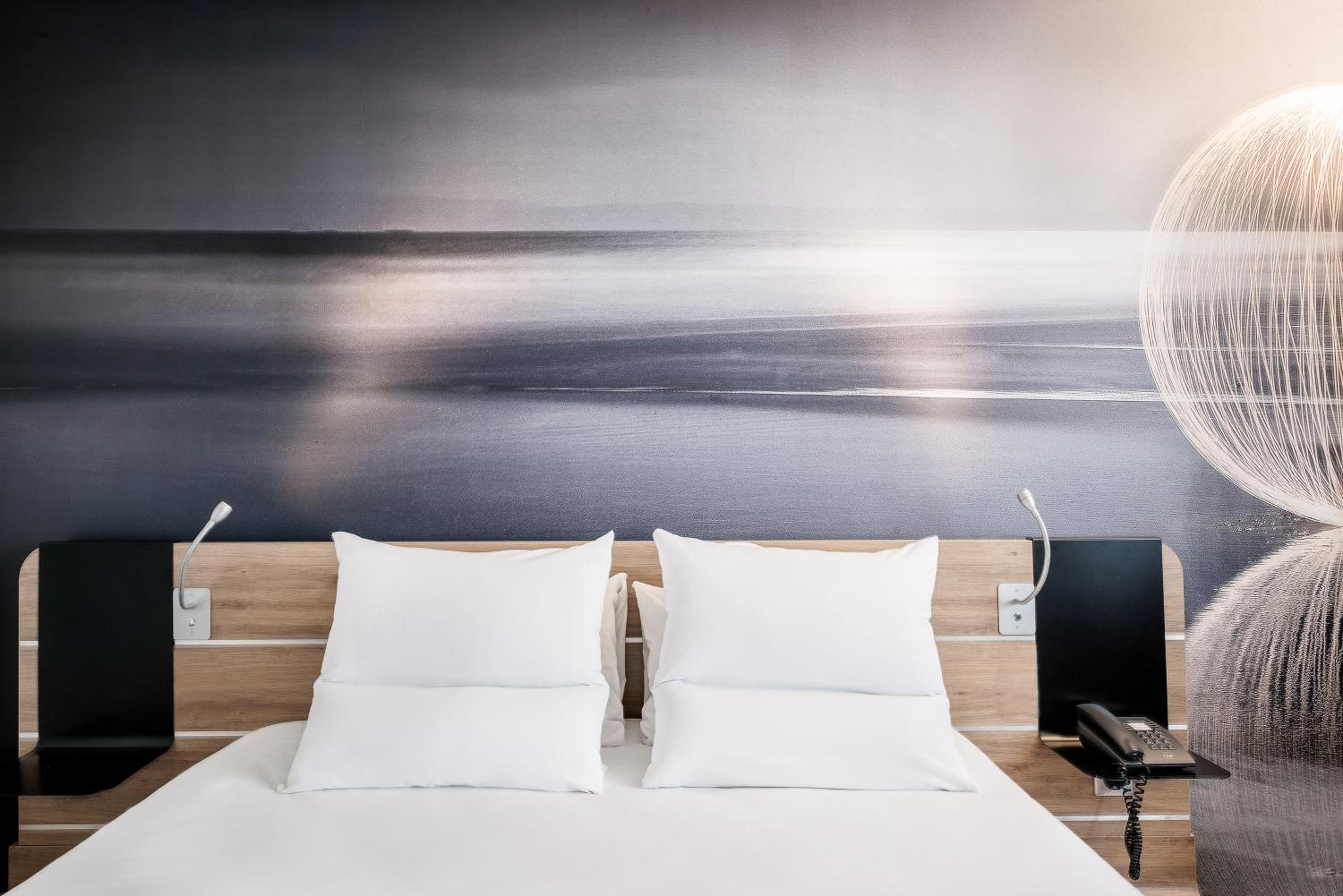 Executive Room with 1 Queen Bed and Sofa