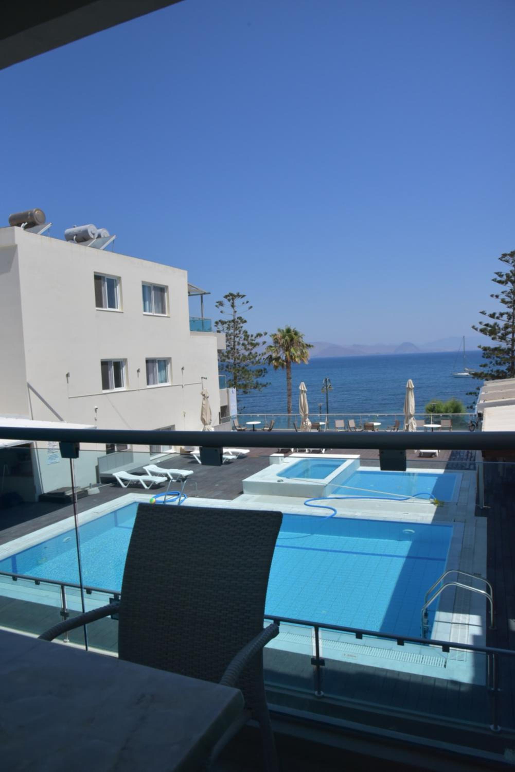 One-Bedroom Apartment with Sea View (3 Adults)