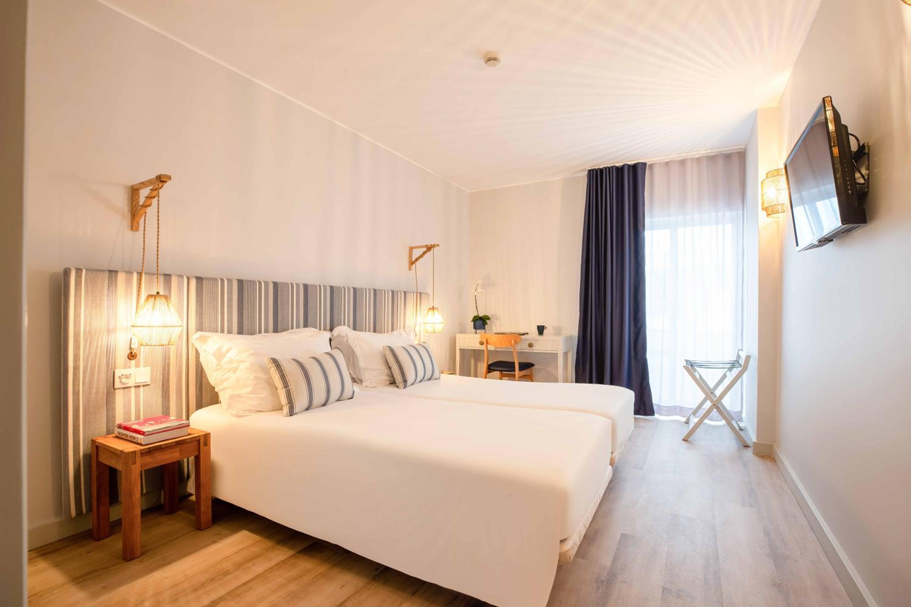 One-Bedroom Apartment with City View