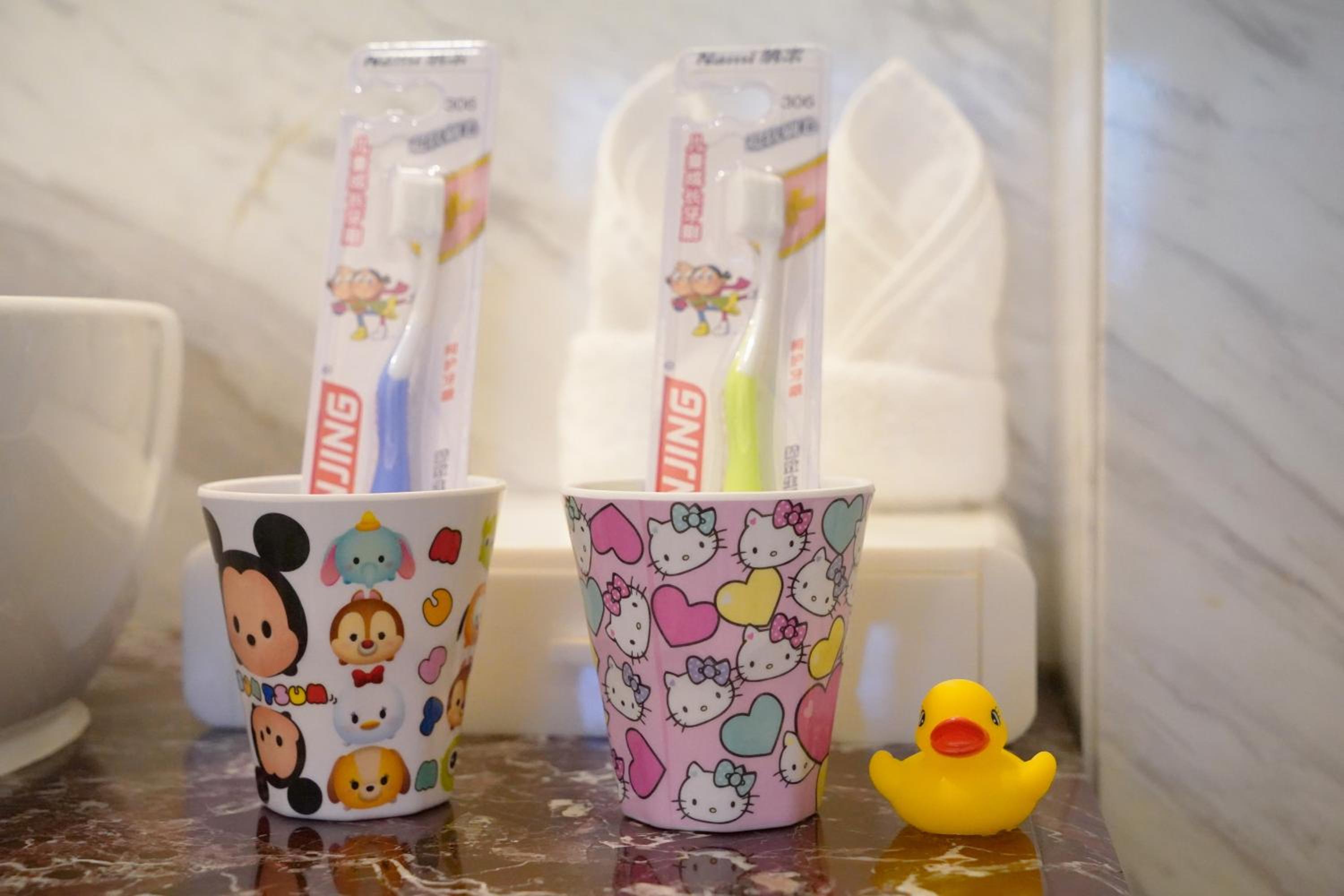 Premier Lake View King（Complimentary soft drinks and snacks in mini bar）