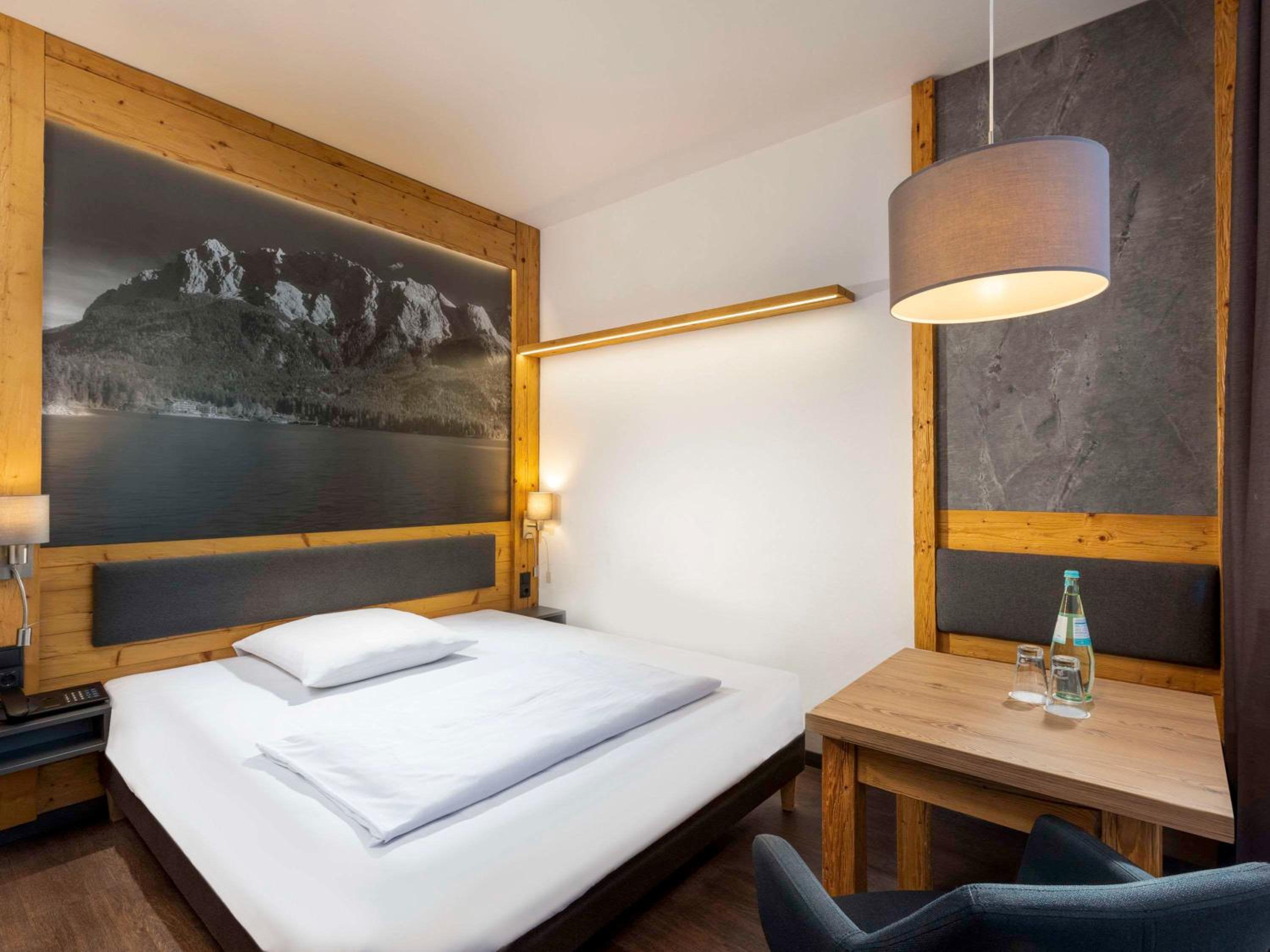 Standard Queen Room