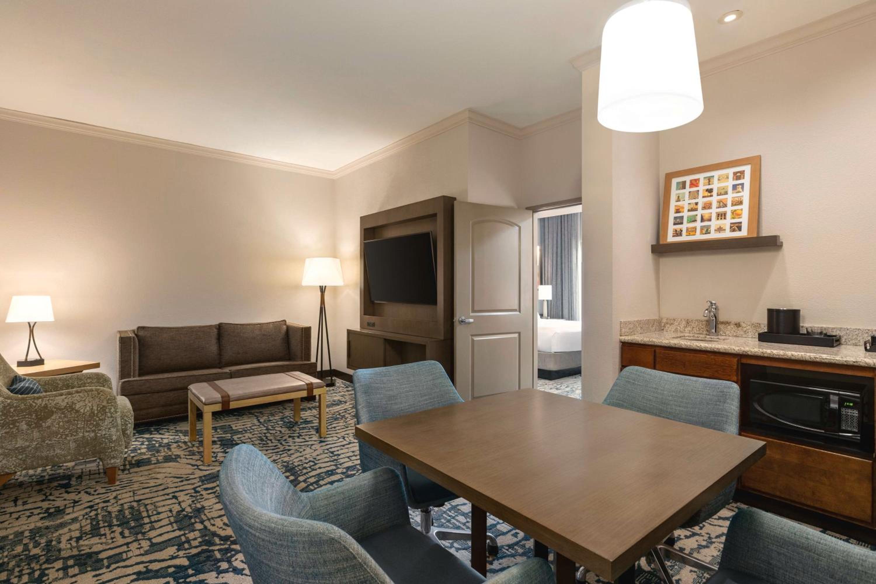 King Suite with Bay View - Non-Smoking