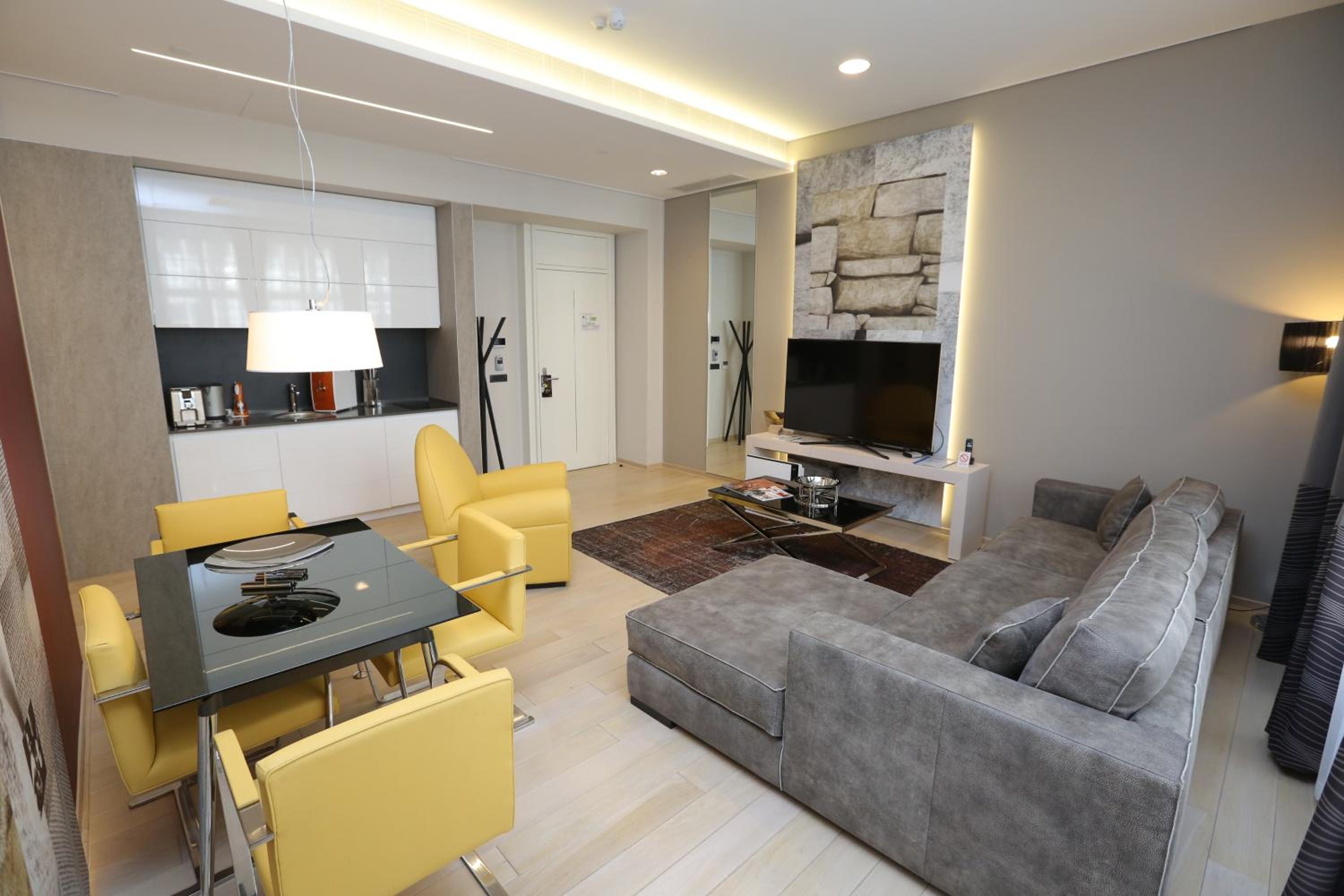  Superior One-Bedroom Apartment