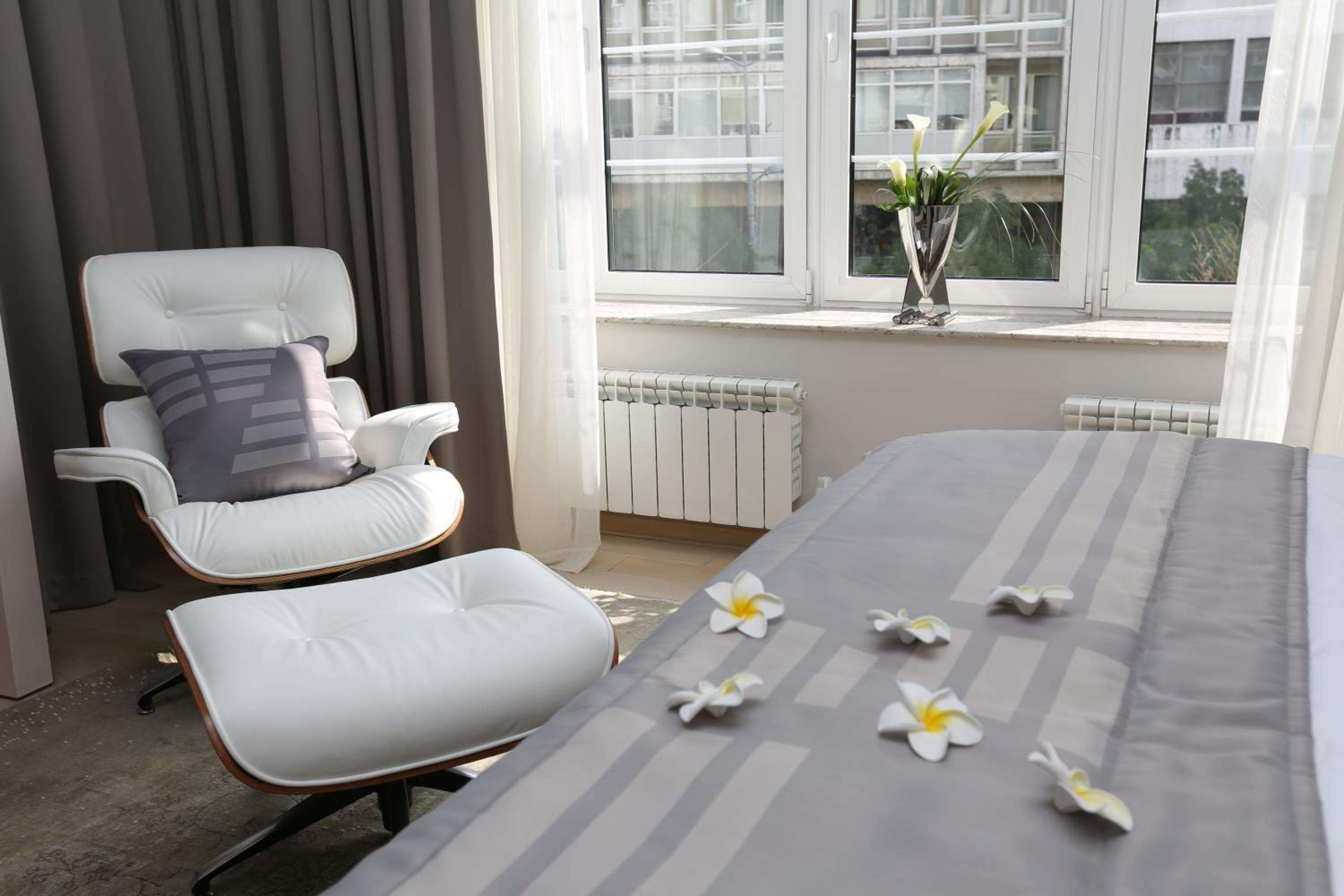  Superior One-Bedroom Apartment