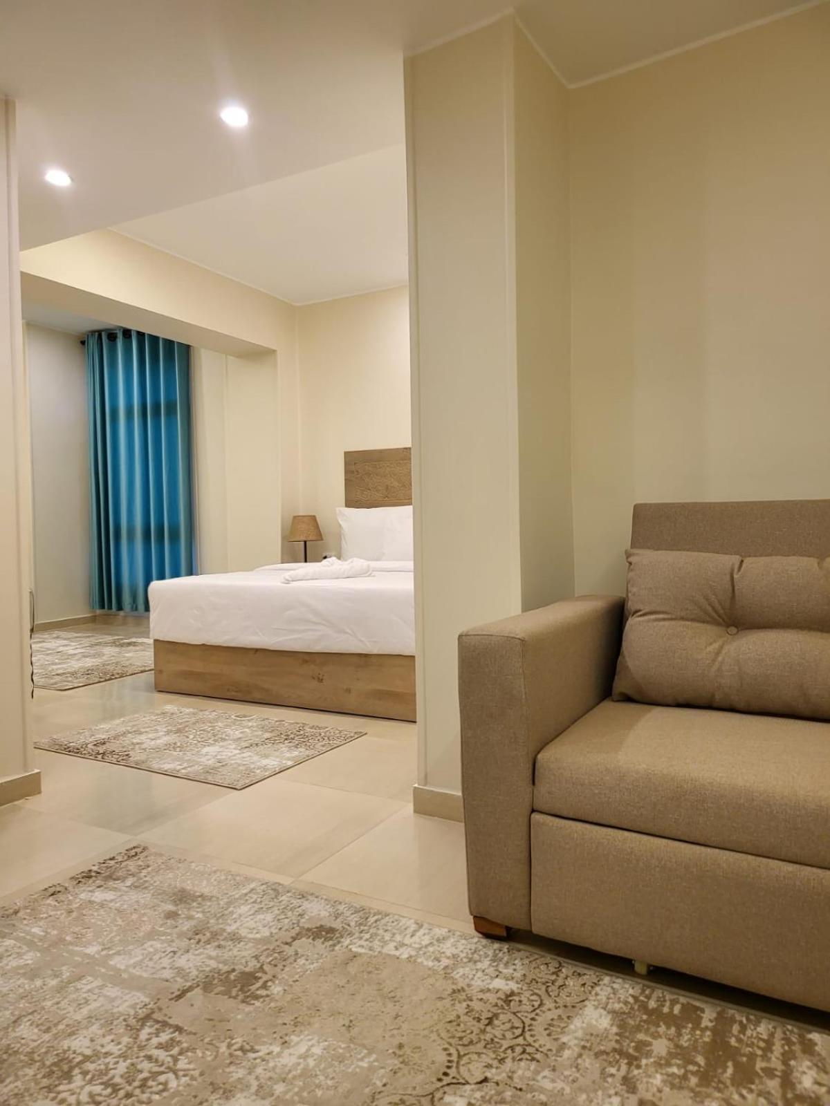 Deluxe Suite Panoramic Pyramids & Sphinx View