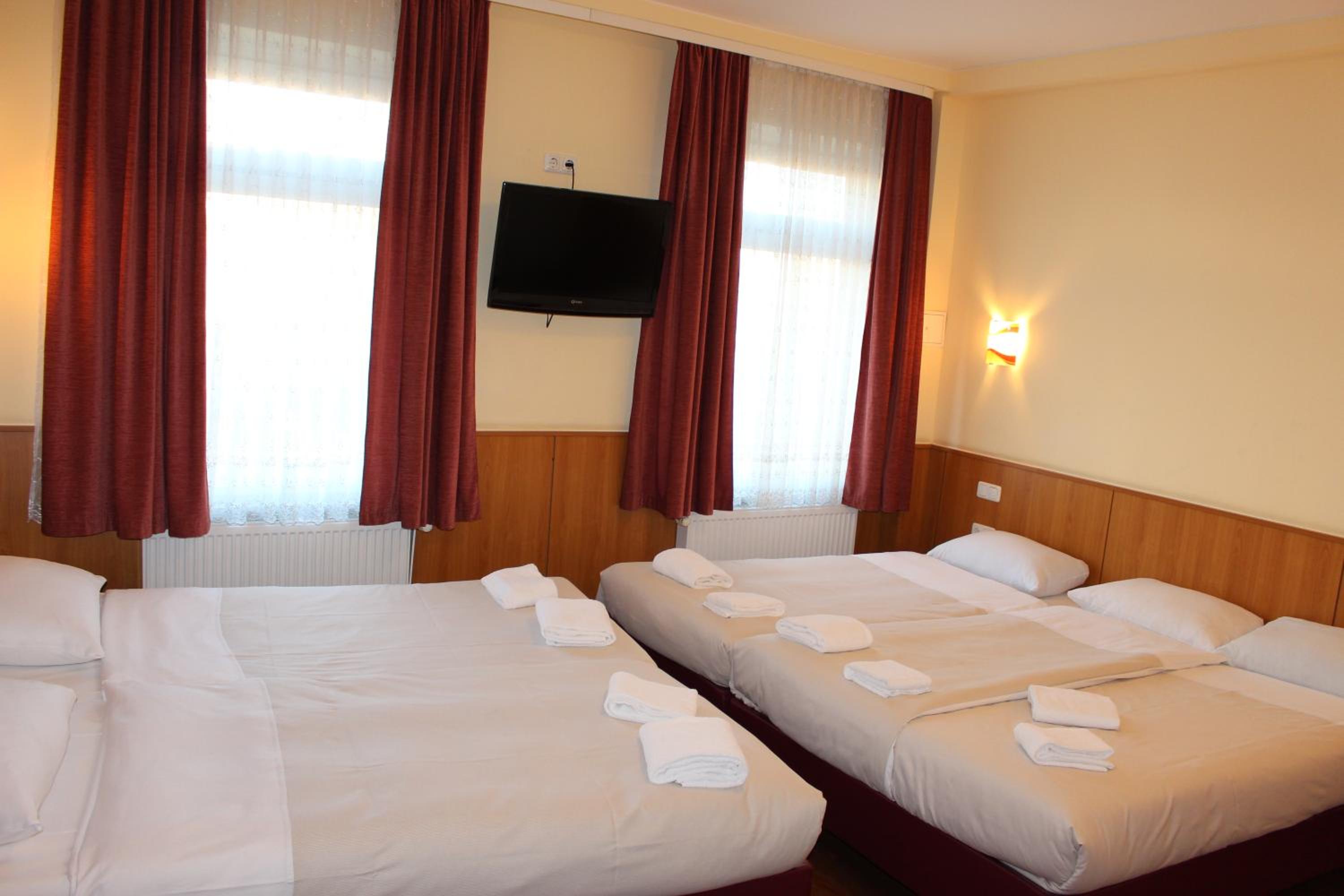 Quintuple Room (5 Adults)