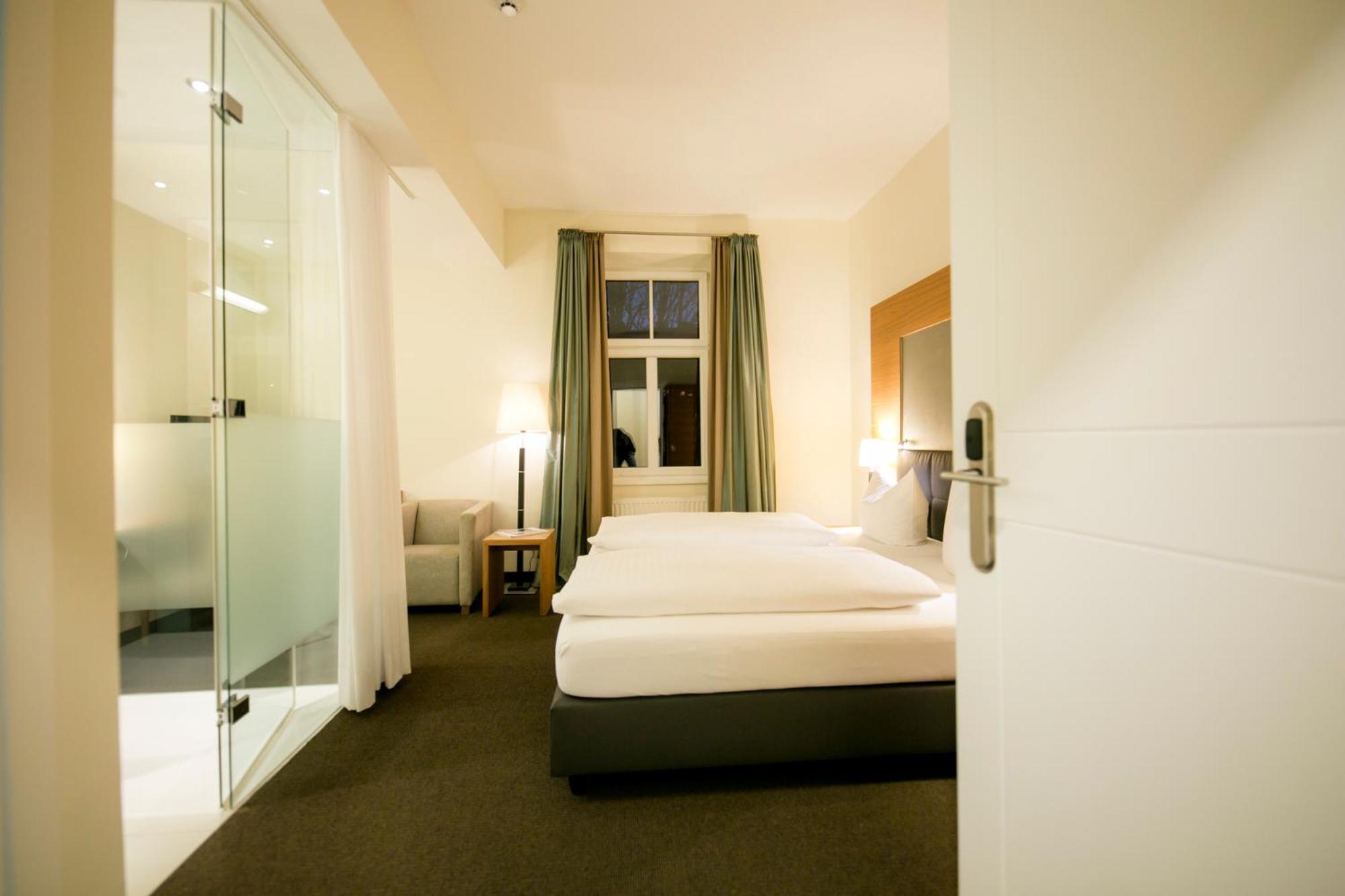 Economy Business (Glass Bathroom) Room 