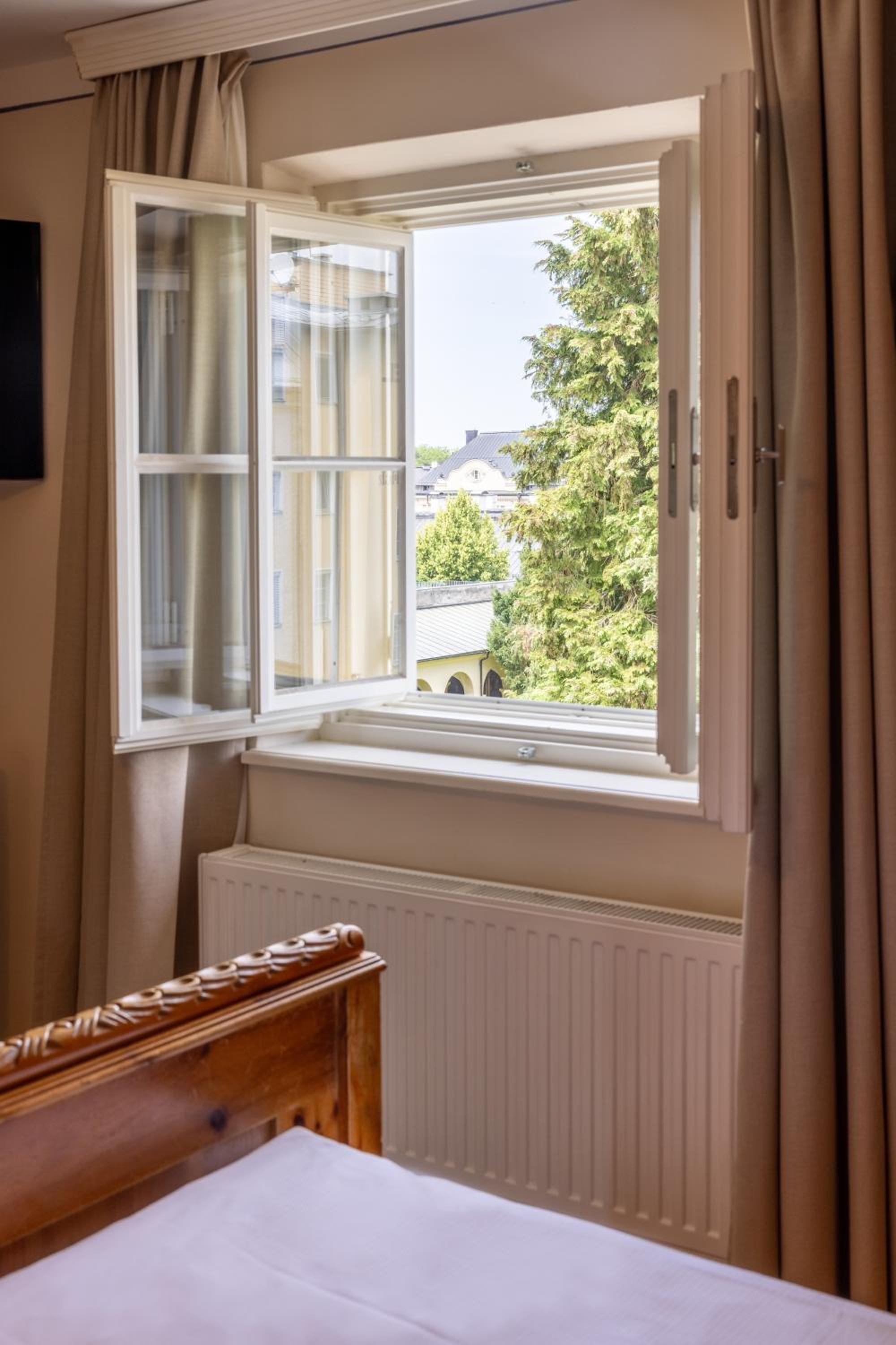 Double Room (1 Adult)