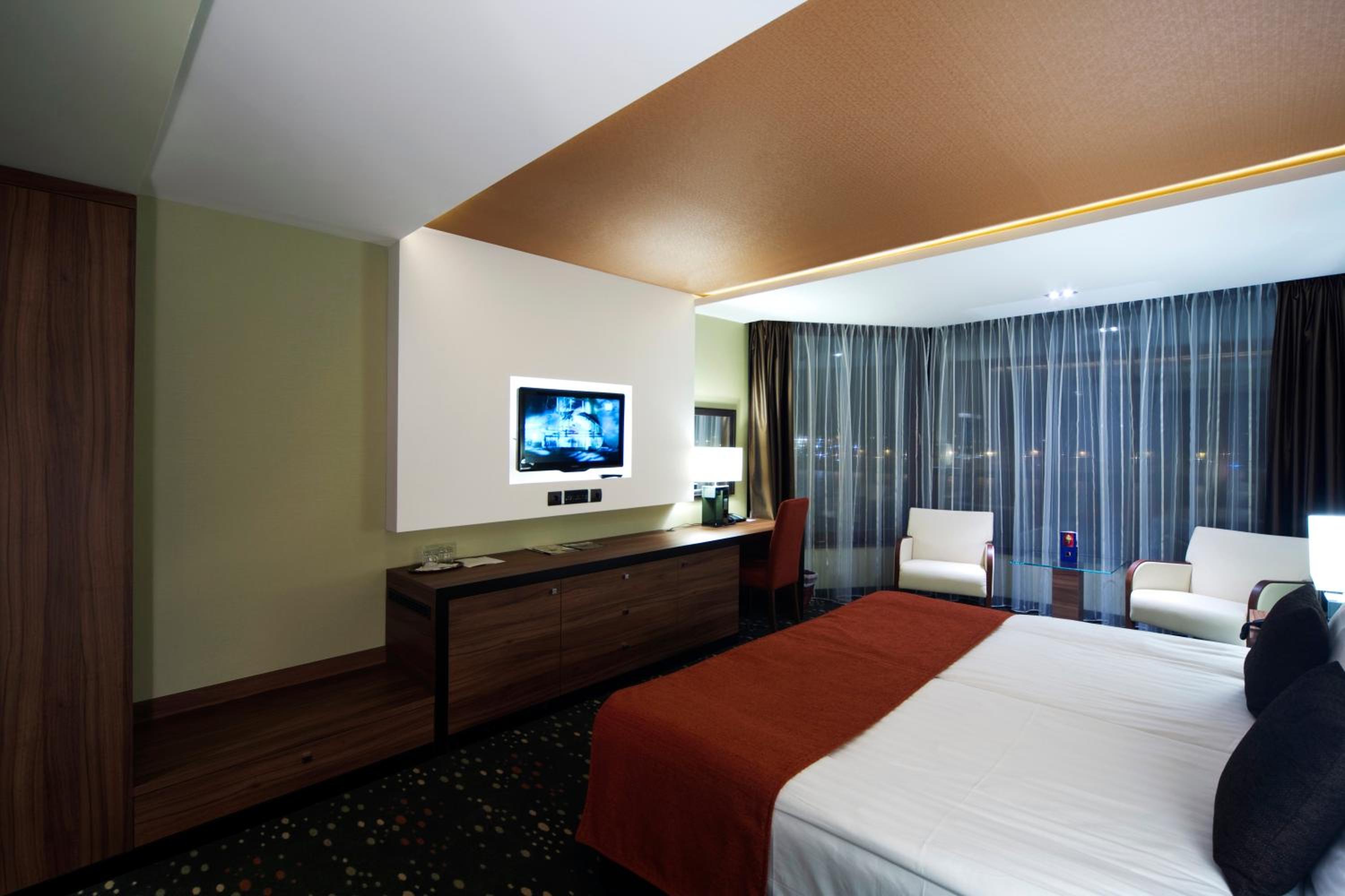 RiverView Double Room with Extra Bed