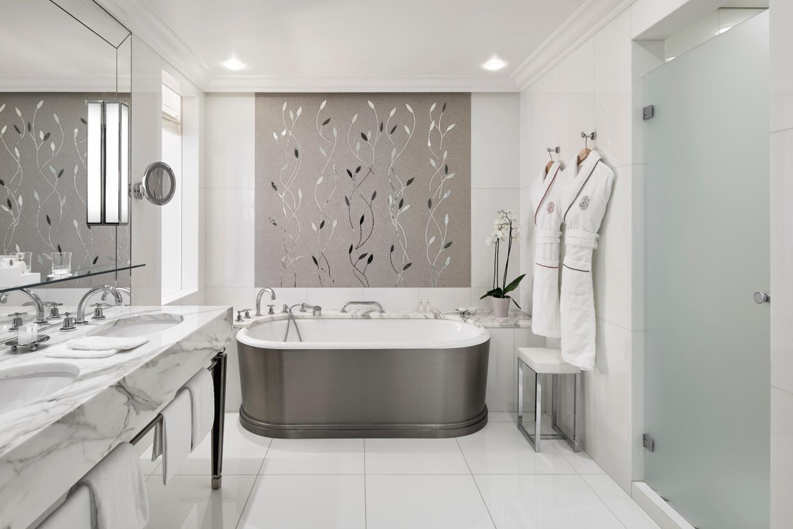 Deluxe Suite, avenue Montaigne view