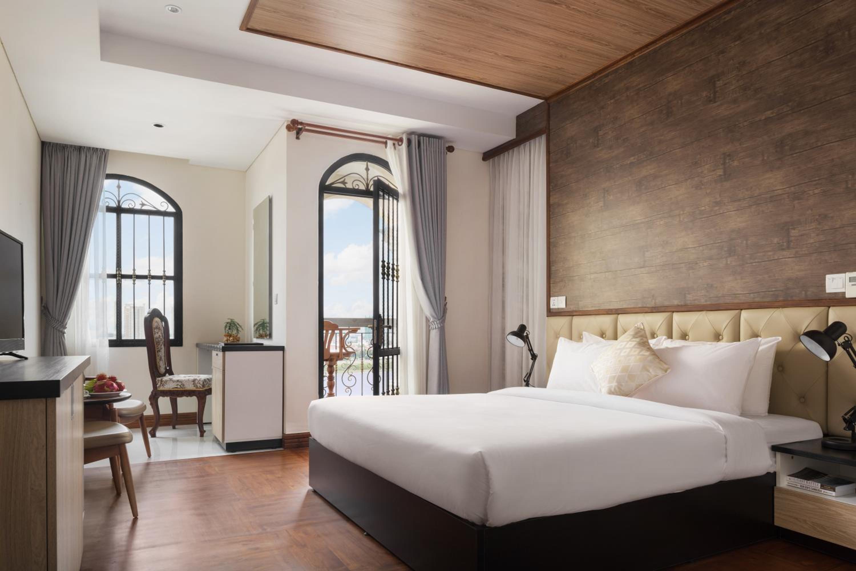  Deluxe Double Room with Balcony and City View