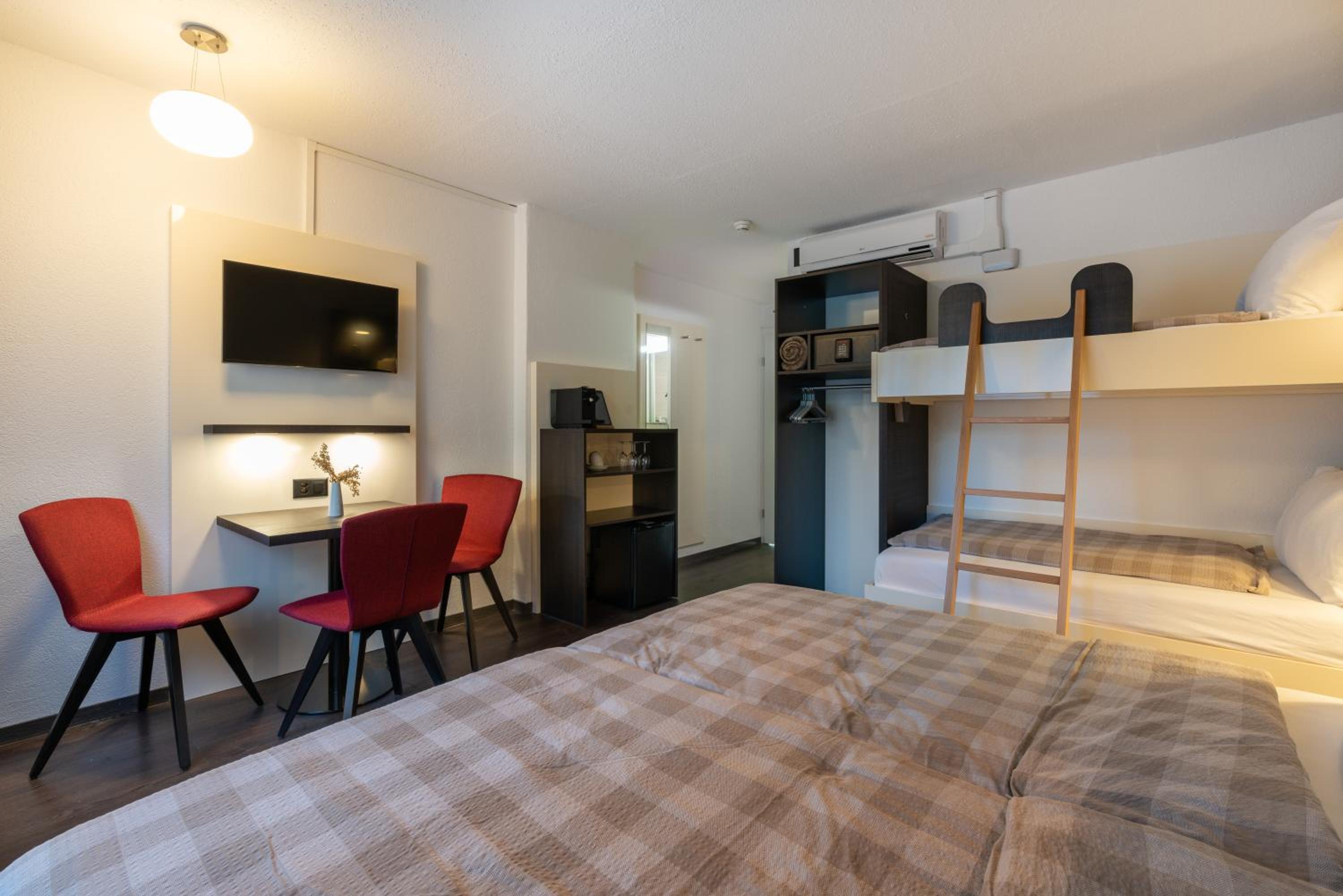 Quadruple Room with Air Conditioning