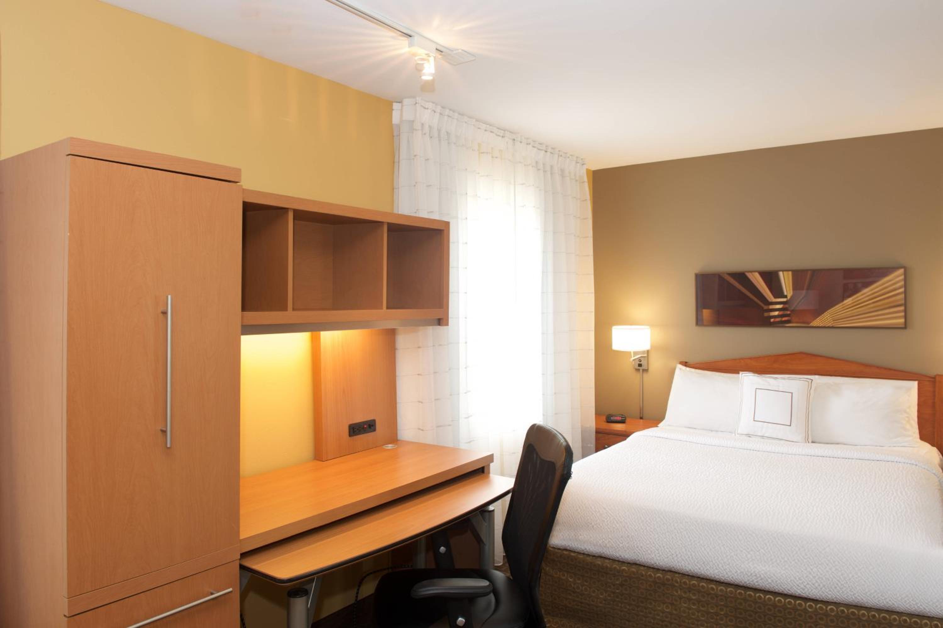 Deluxe Queen Suite with Sofa Bed