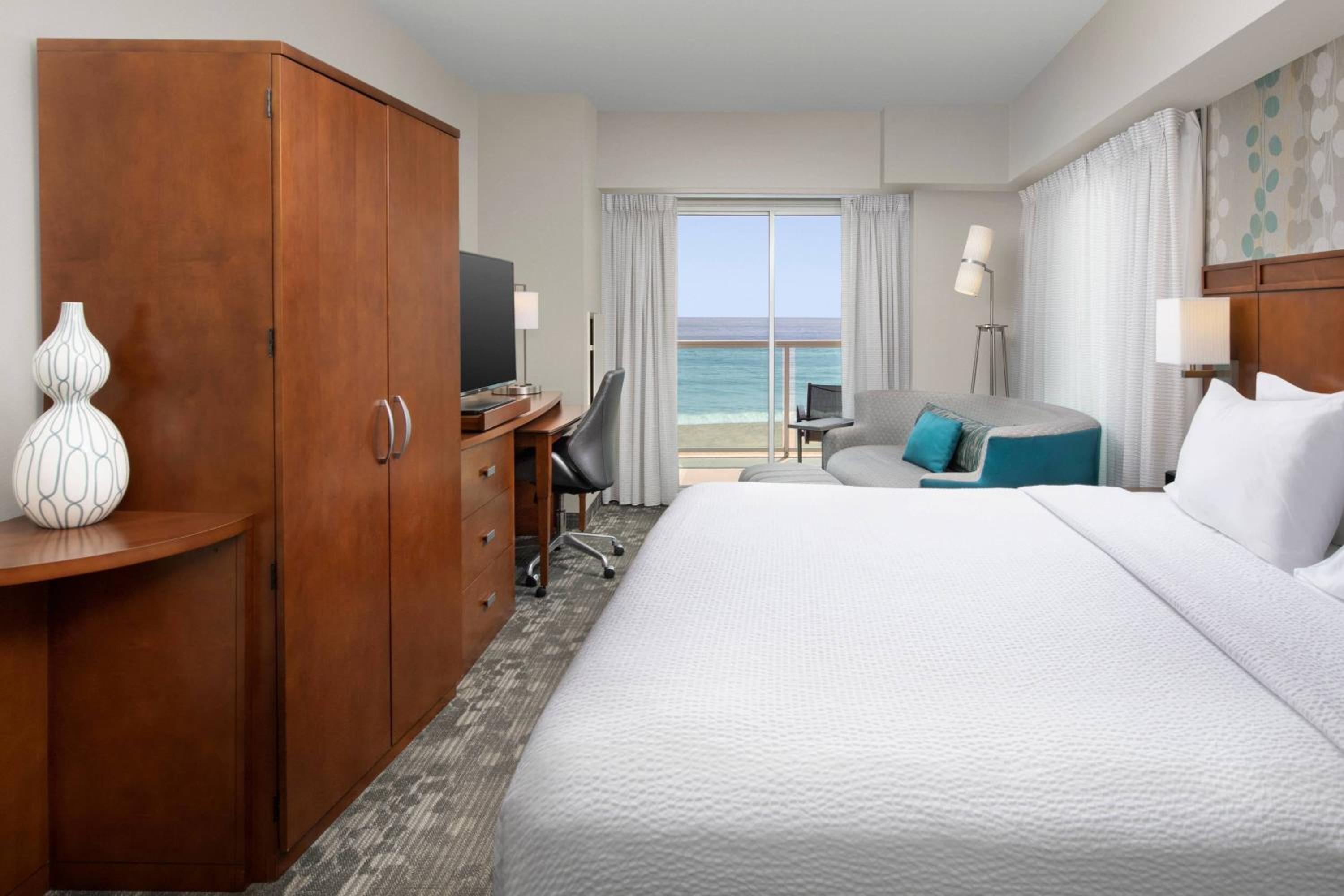 Guest room, 1 King, Sofa bed, Boardwalk view, Oceanfront