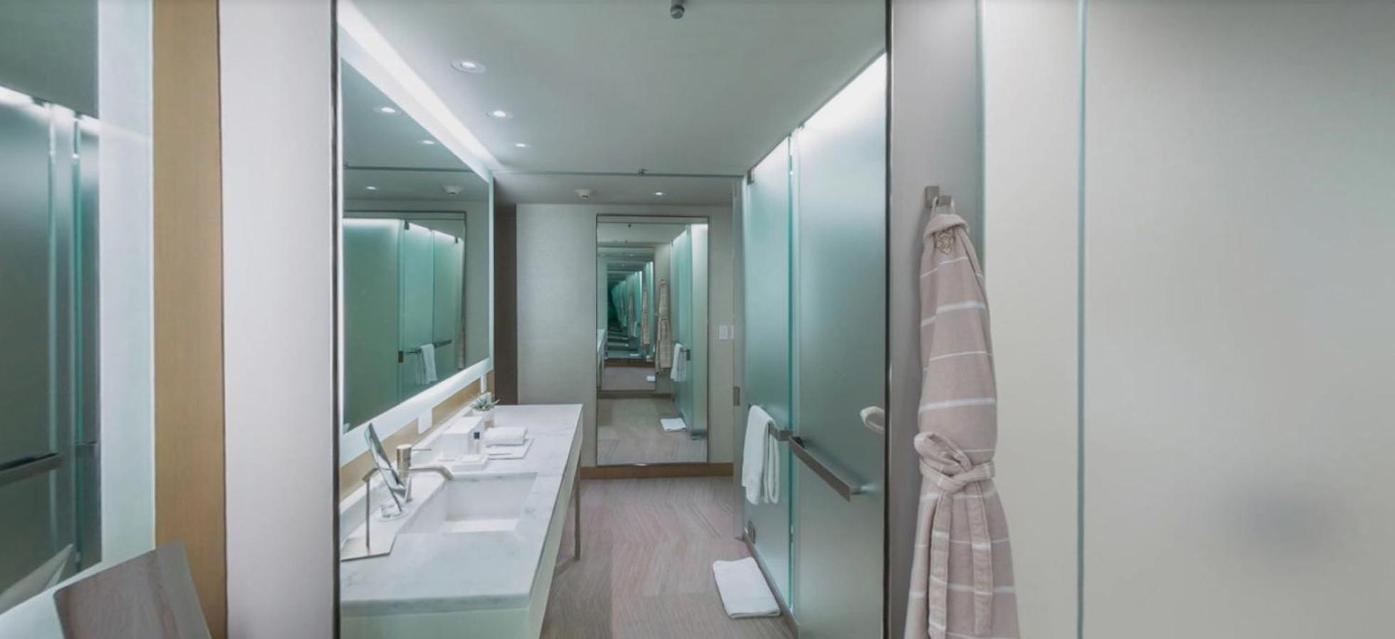 Deluxe Room with One King Bed