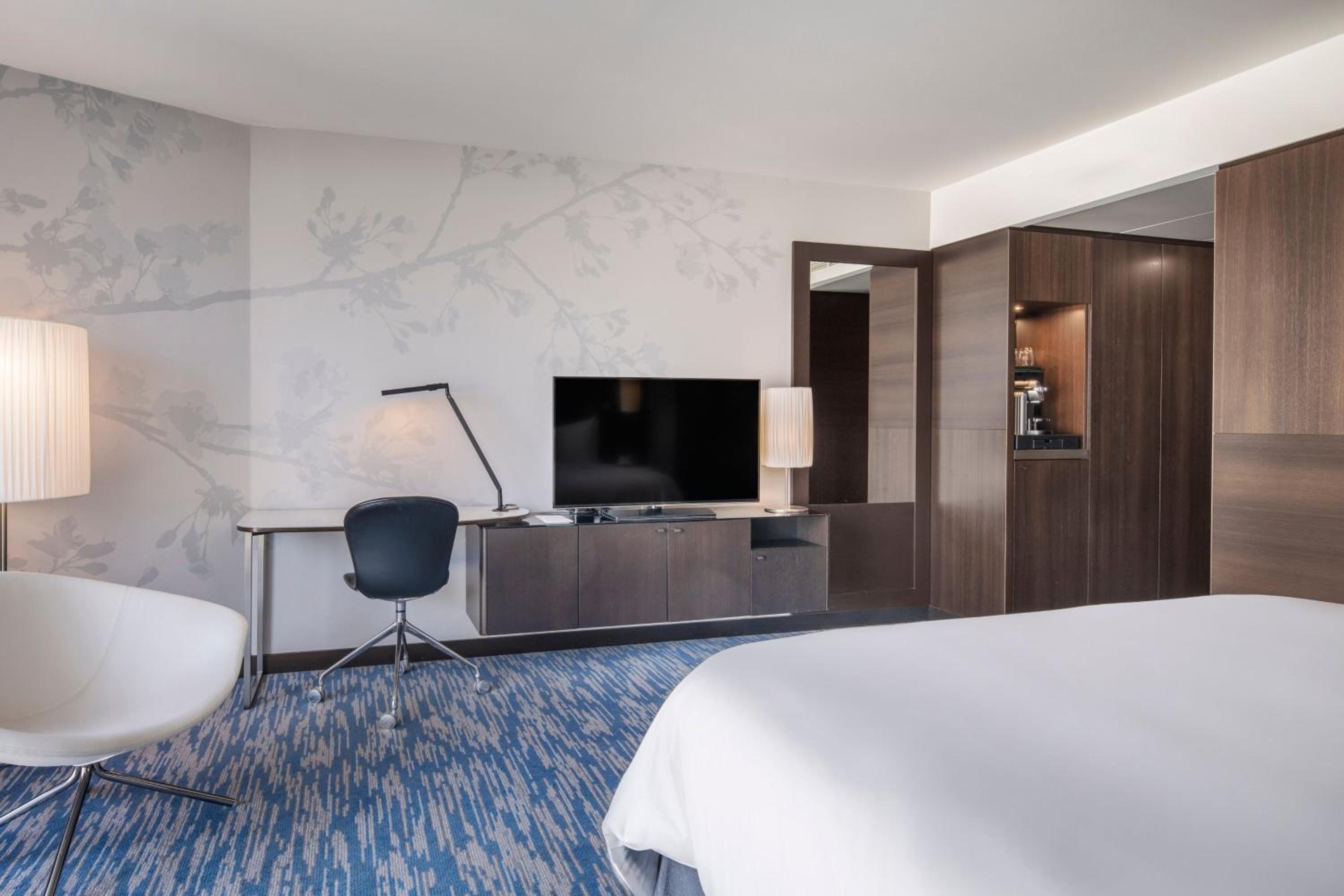 Prestige Wave Room