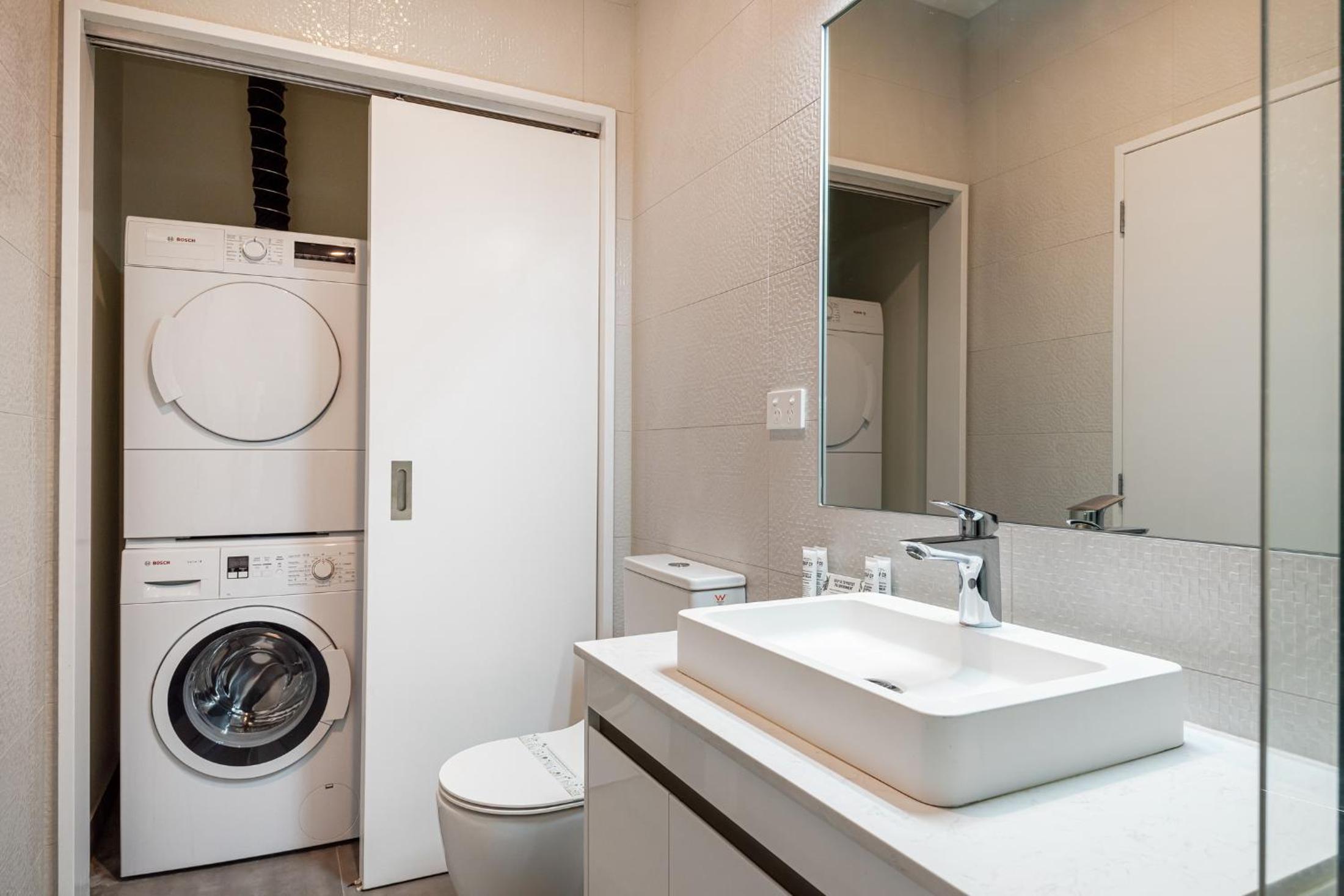 AIRCON Super King Superior Apartment