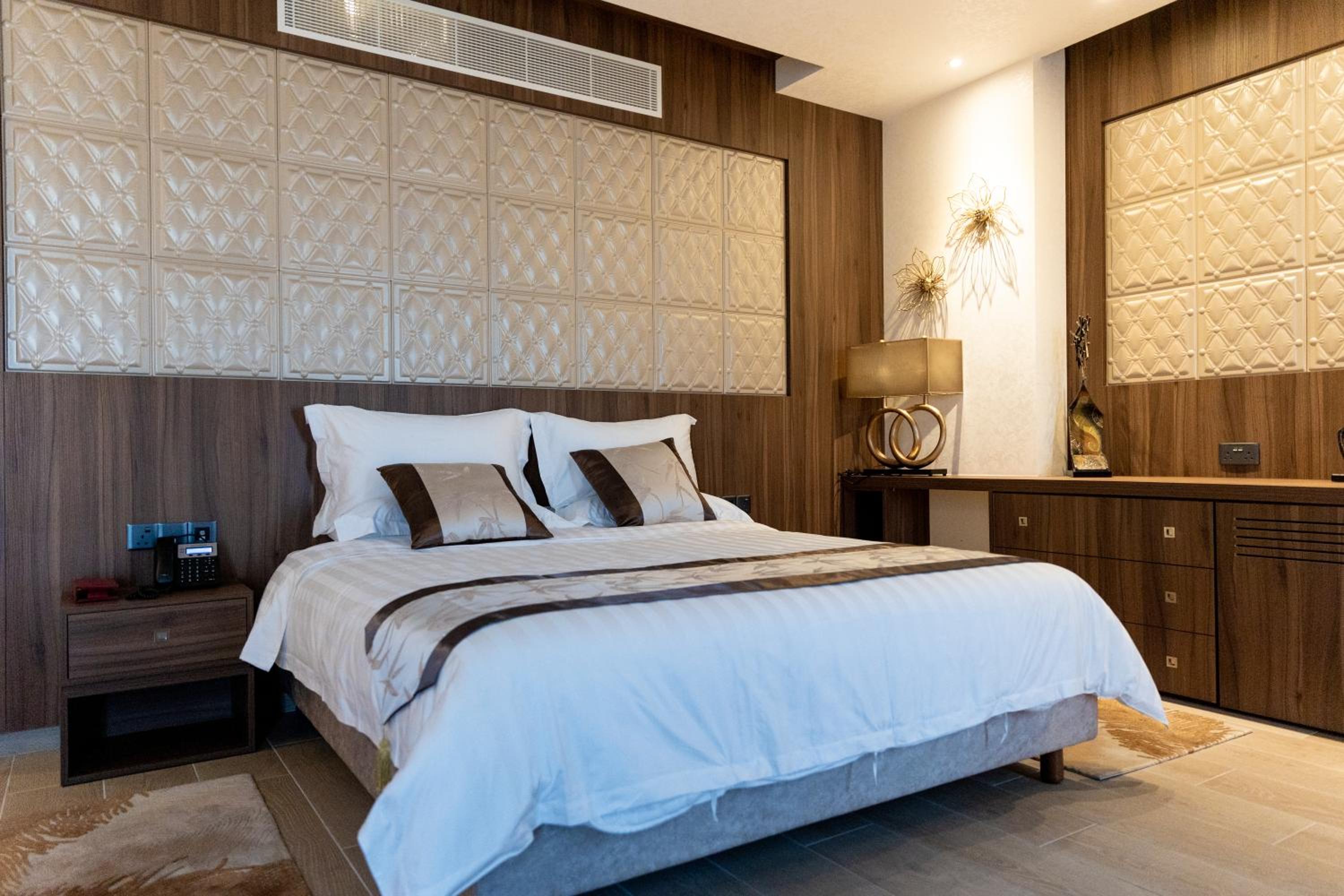 Suite City View with Business Lounge Access