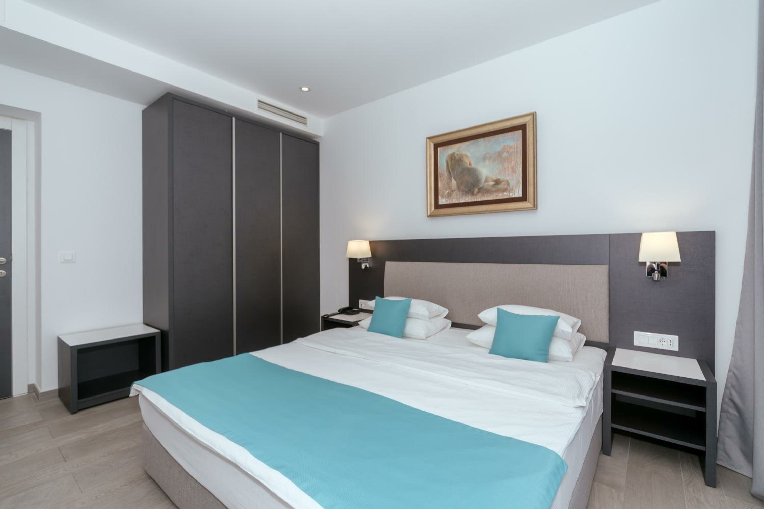 One-Bedroom Apartment with Pool View