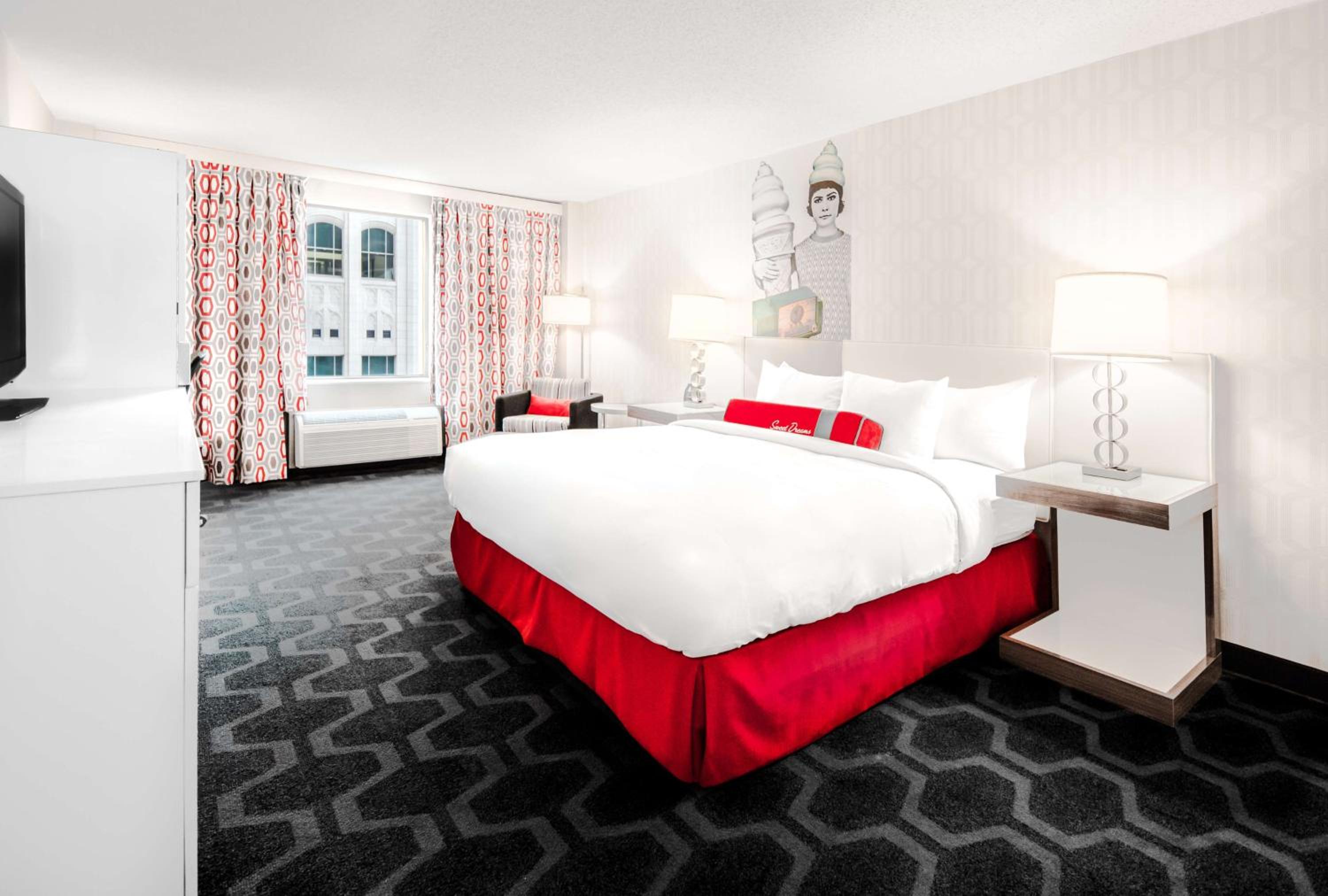 King Room with Accessible Tub - Mobility and Hearing Access/Non-Smoking