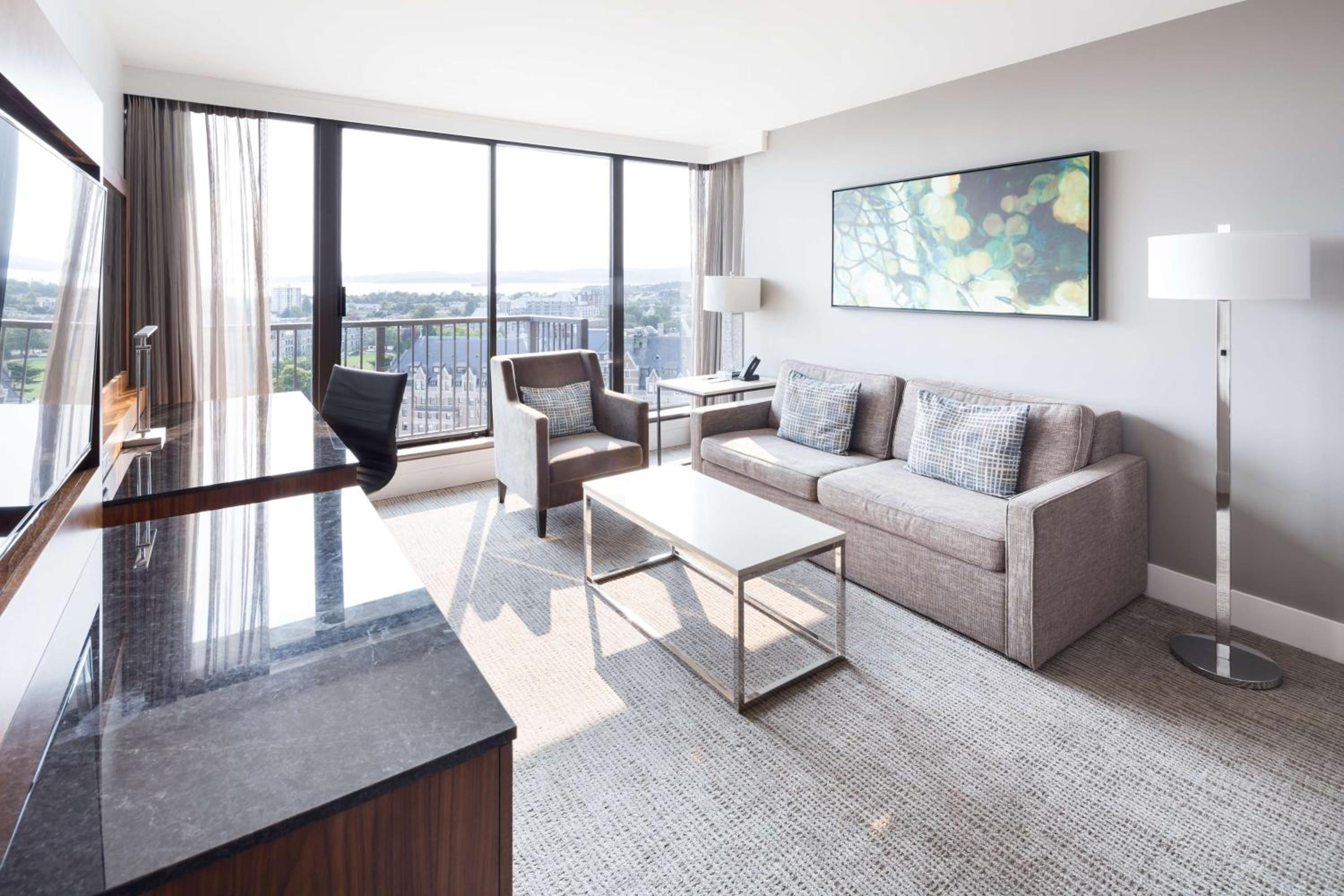 King Suite With View And Balcony