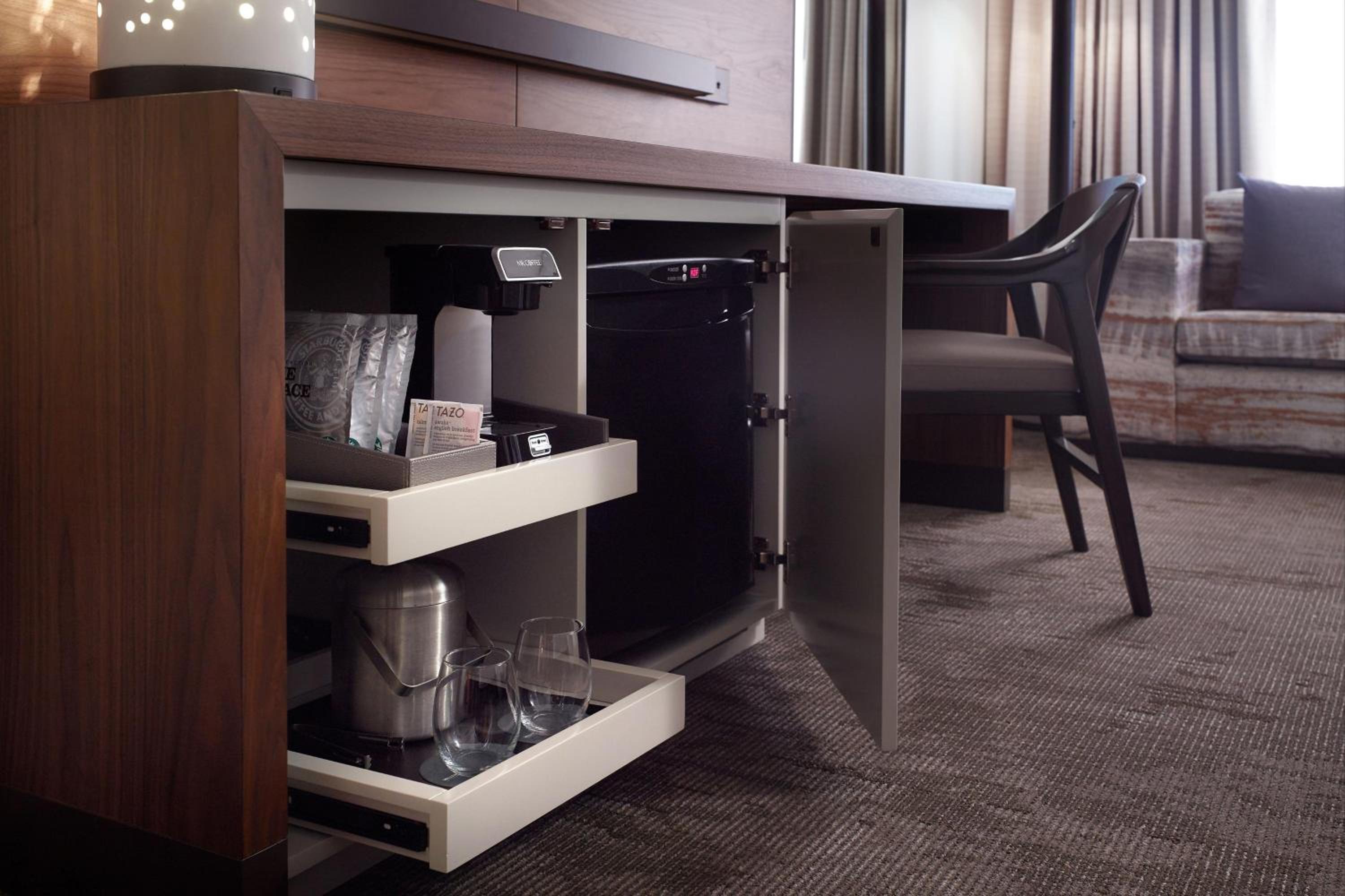 1 Bedroom Executive Suite, 1 King, Corner room, High floor