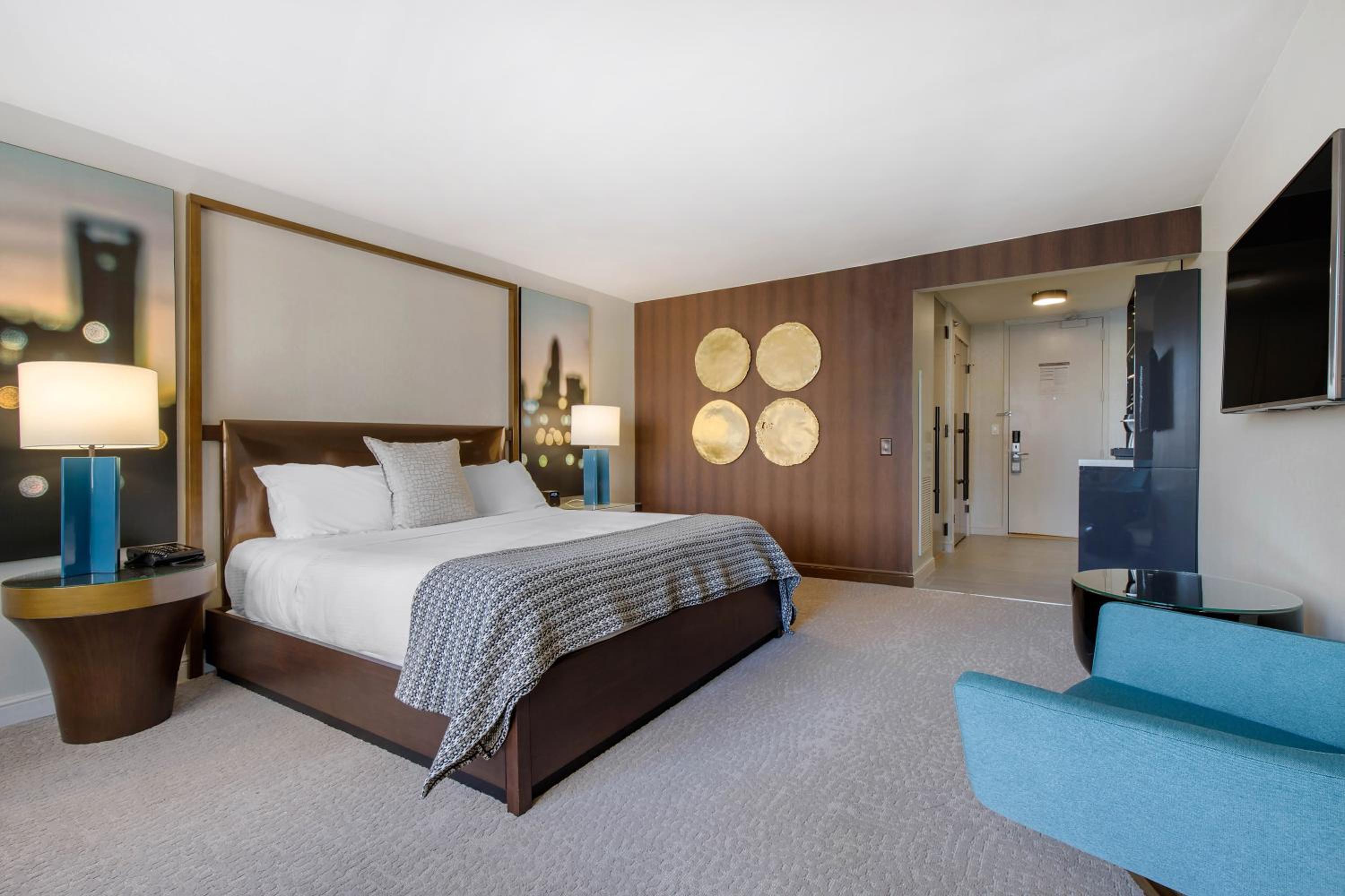 Club Premier Room - 1 King Bed