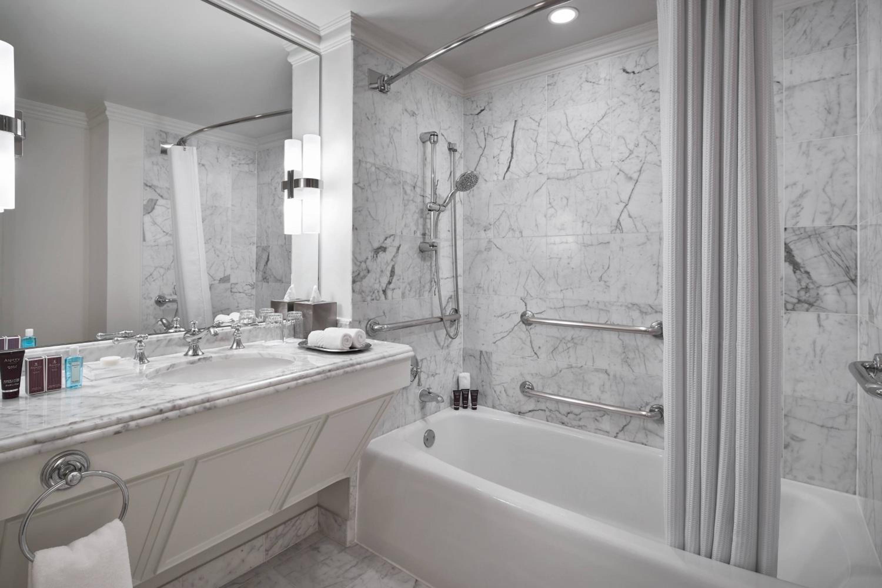 Deluxe King Room - Hearing Accessible