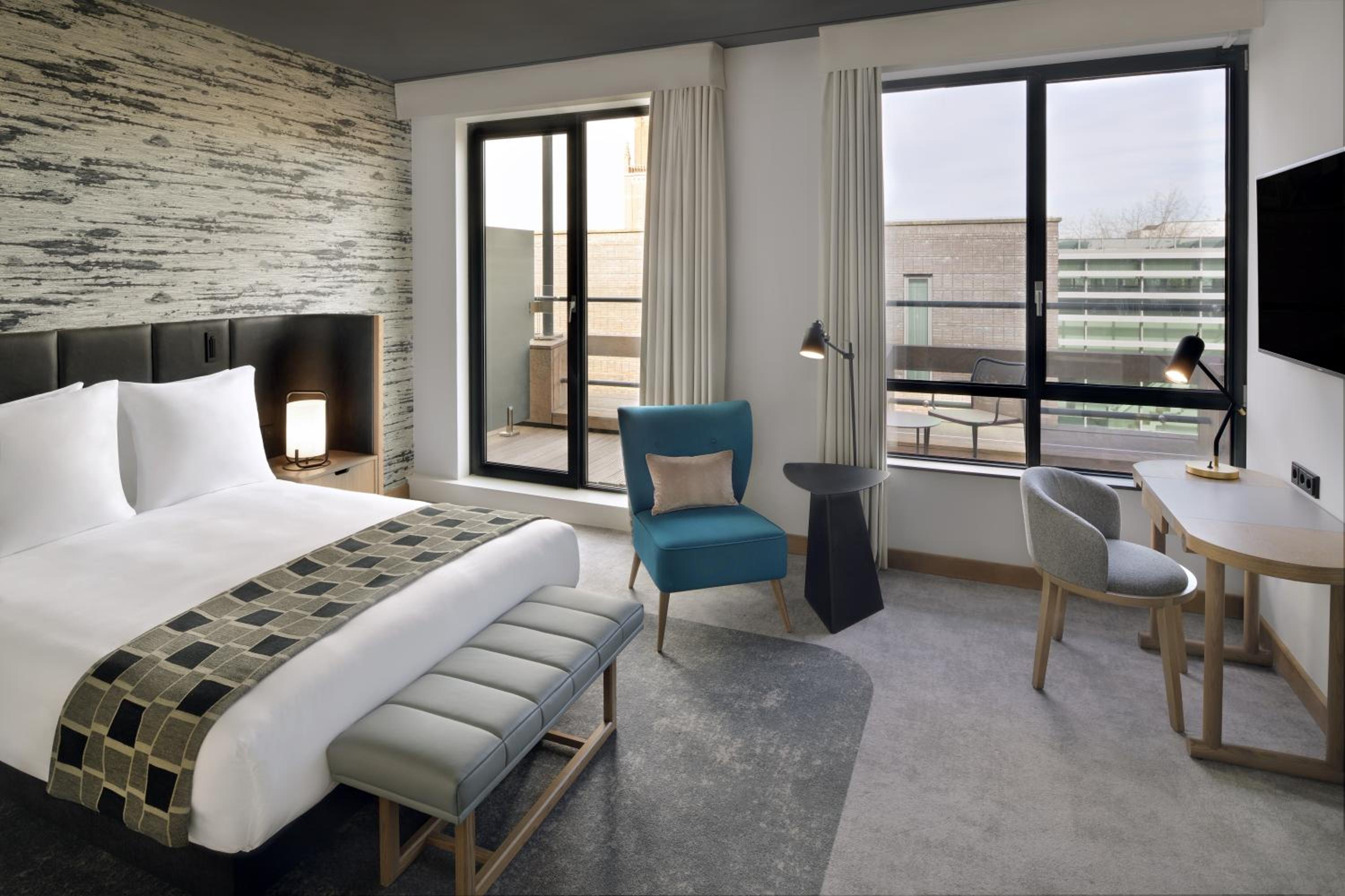 Executive Queen Room with Balcony