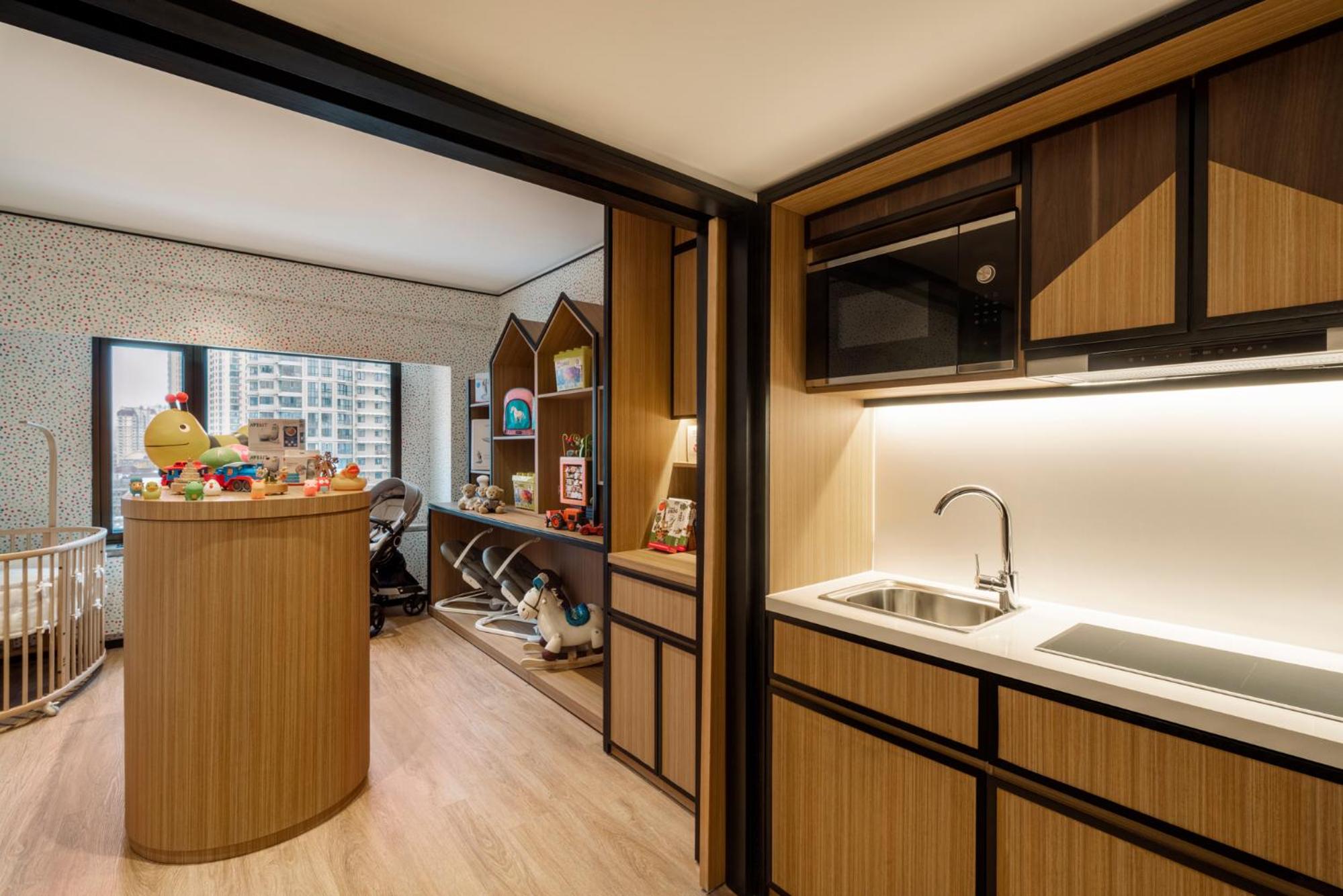 Deluxe City View Family Room