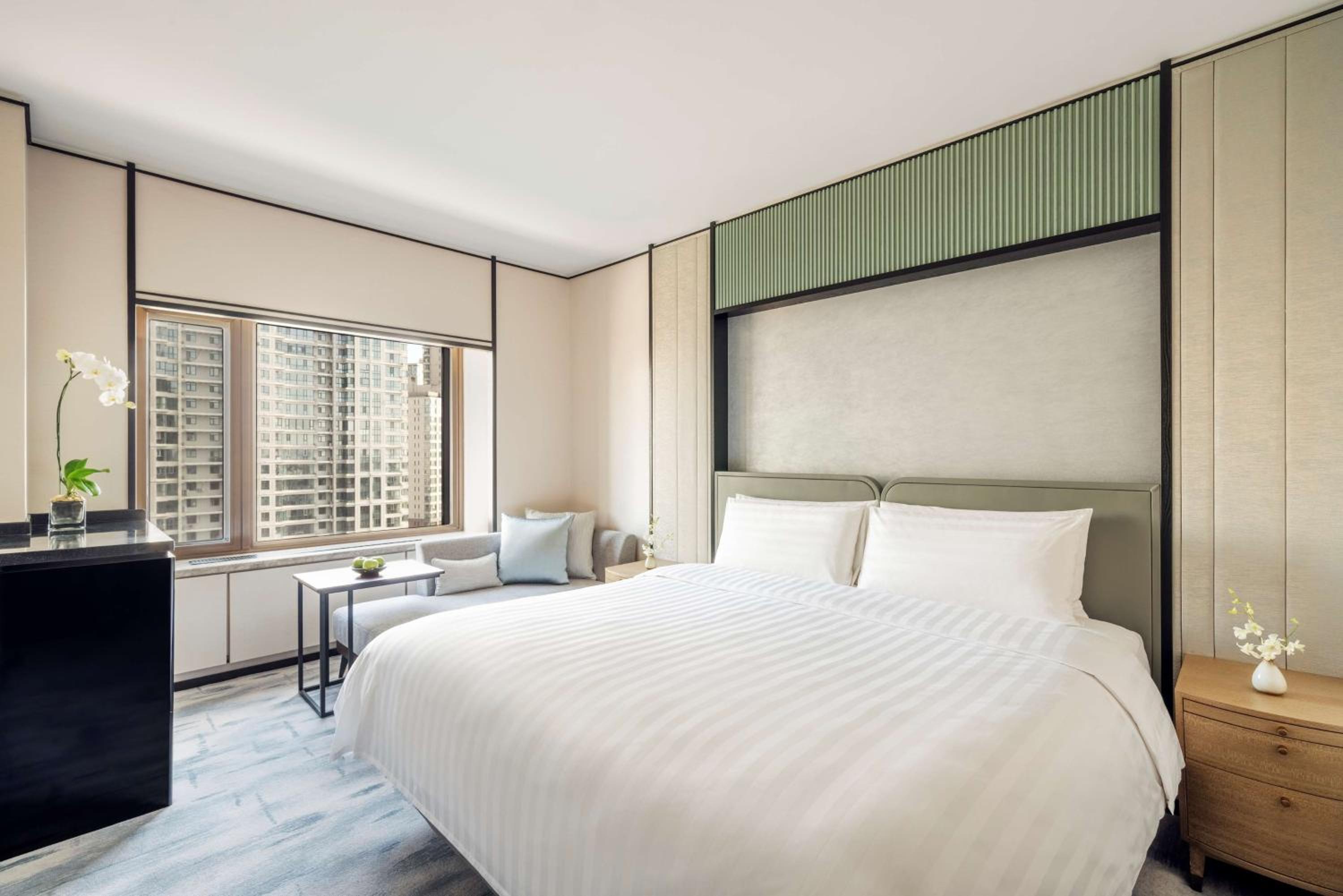 Deluxe City View Family Room