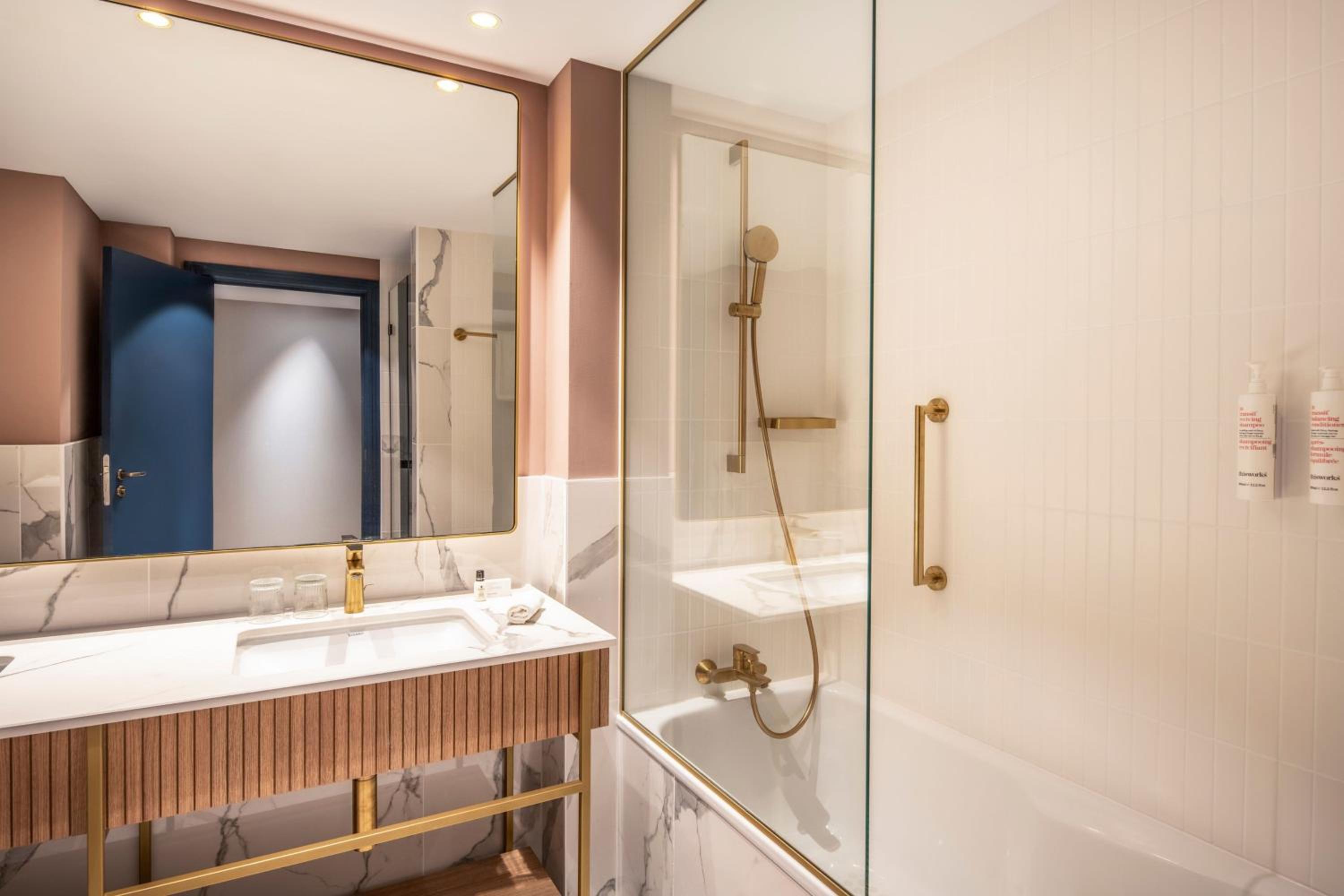 Junior King Suite - Club Lounge Access