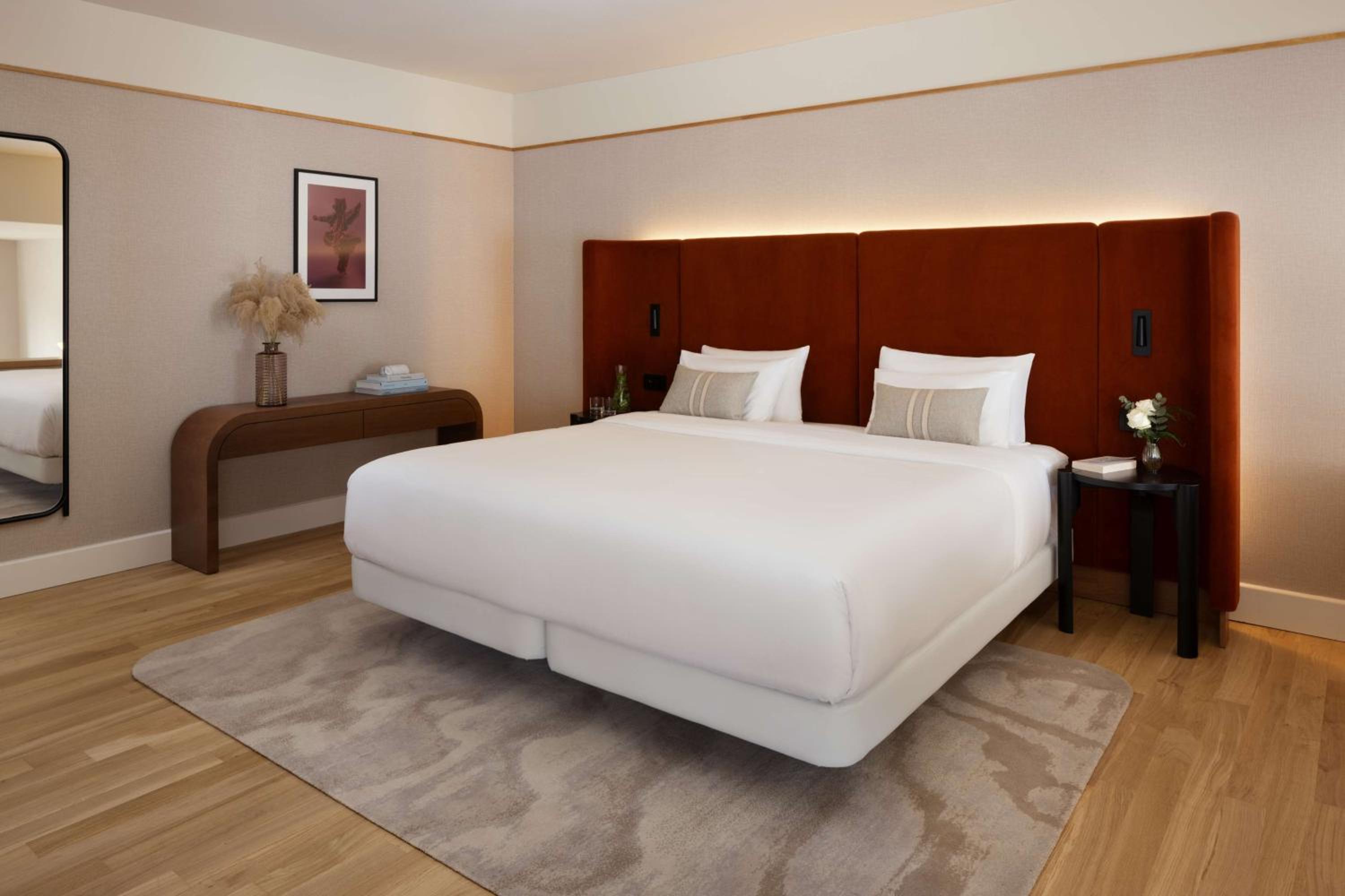 Family Room with Twin Extra Bed (2 Adults + 1 Child)