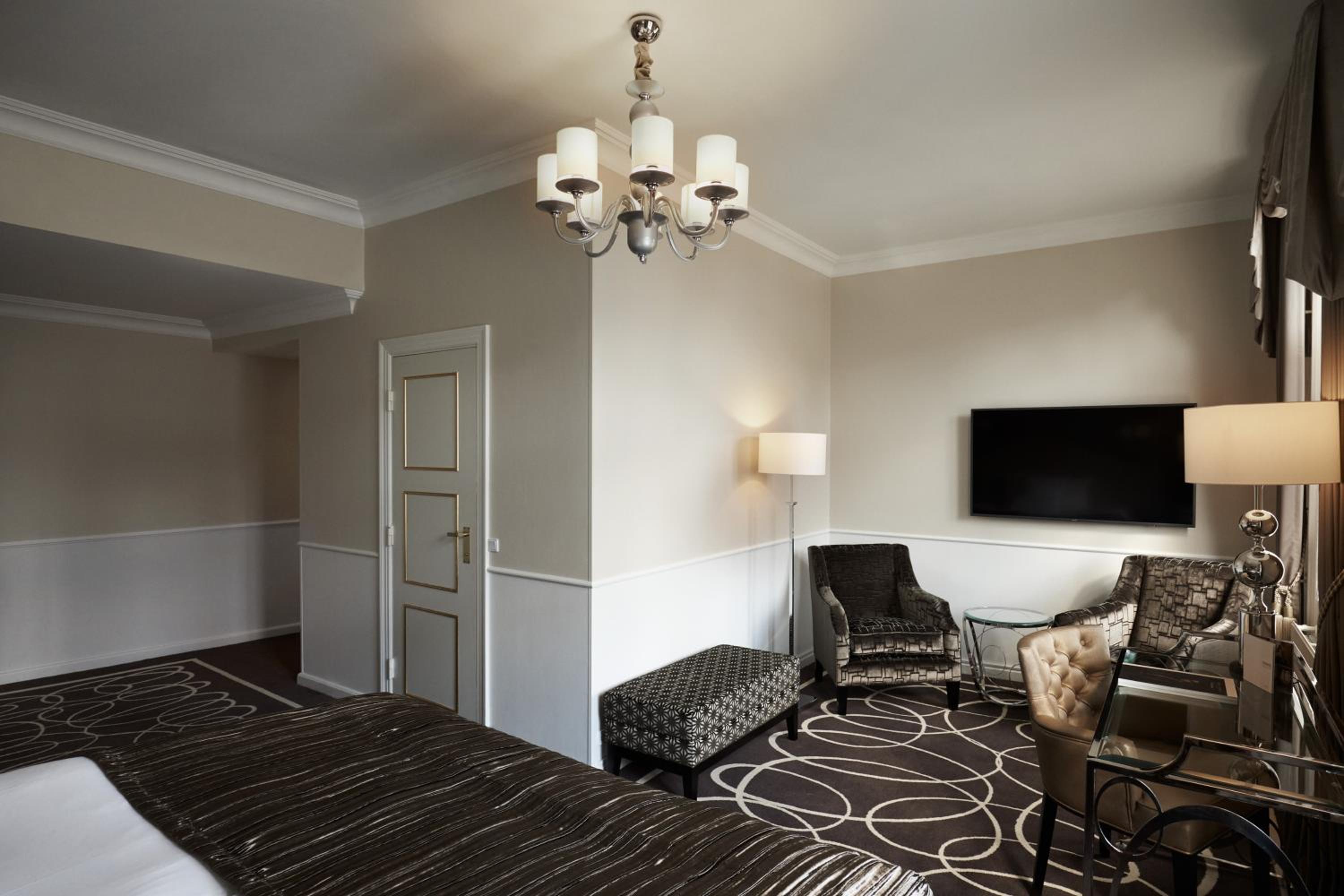 Junior Suite with Access to Executive Lounge