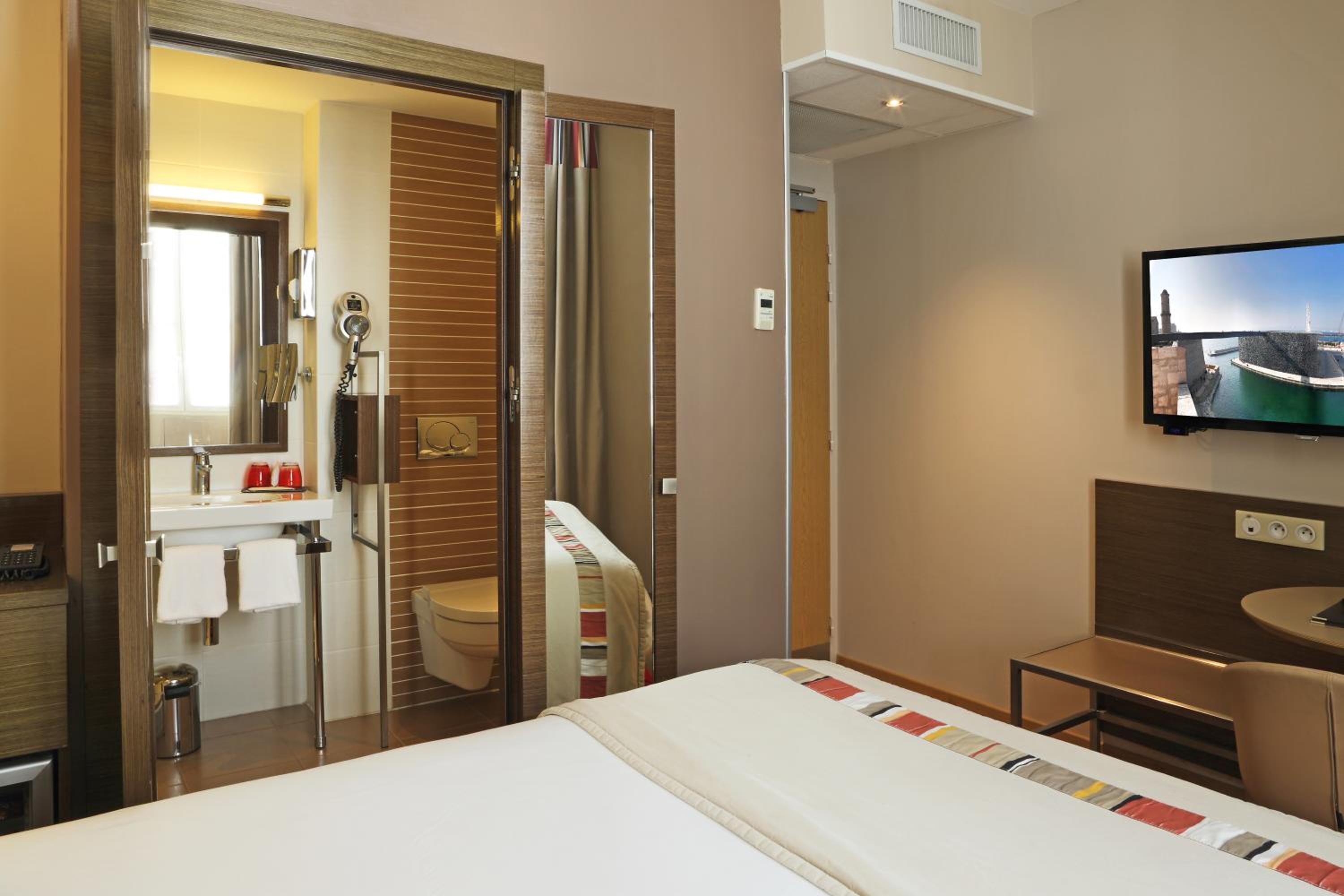 Comfort Queen Room