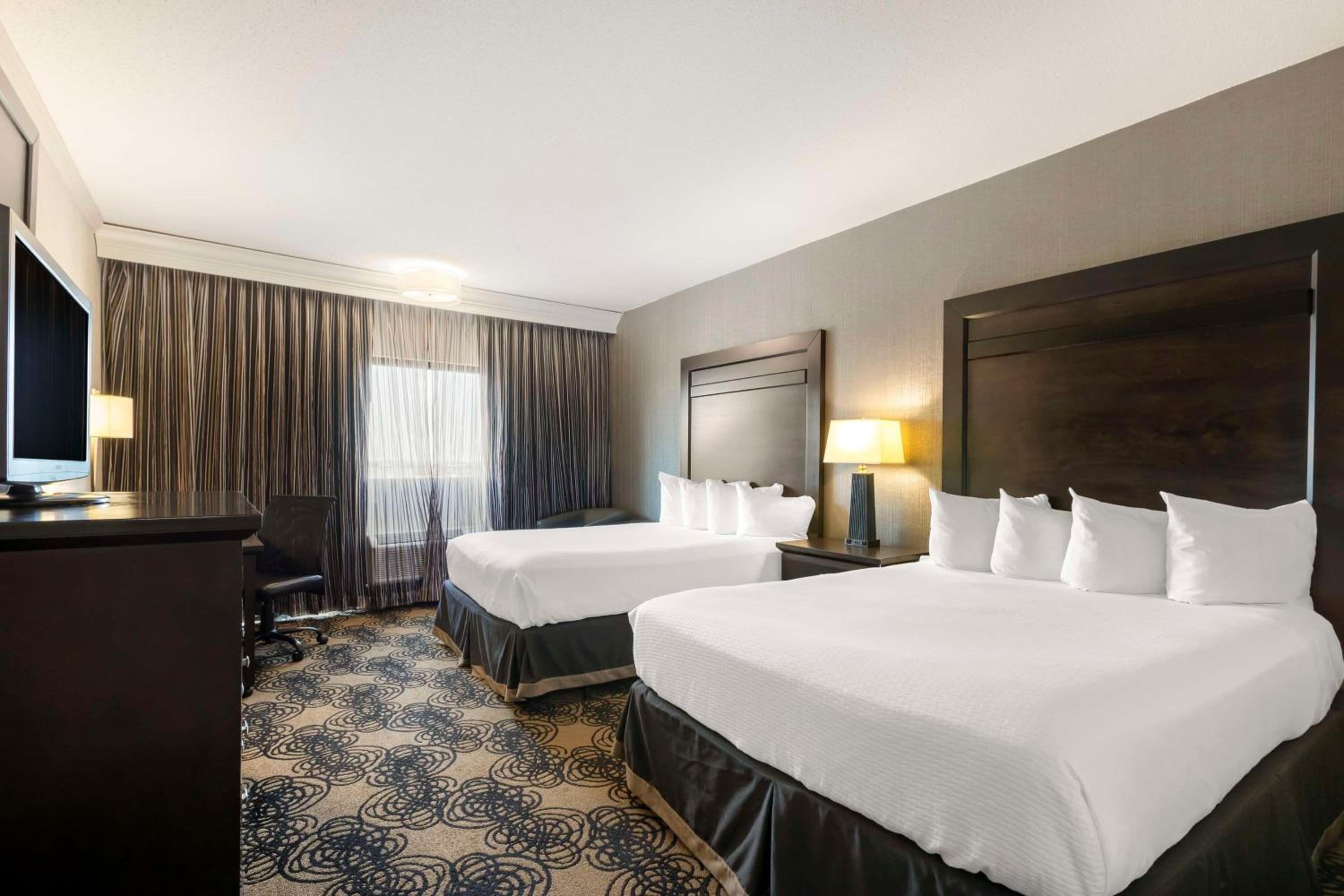 Queen Room with Two Queen Beds - Accessible/Non-Smoking 