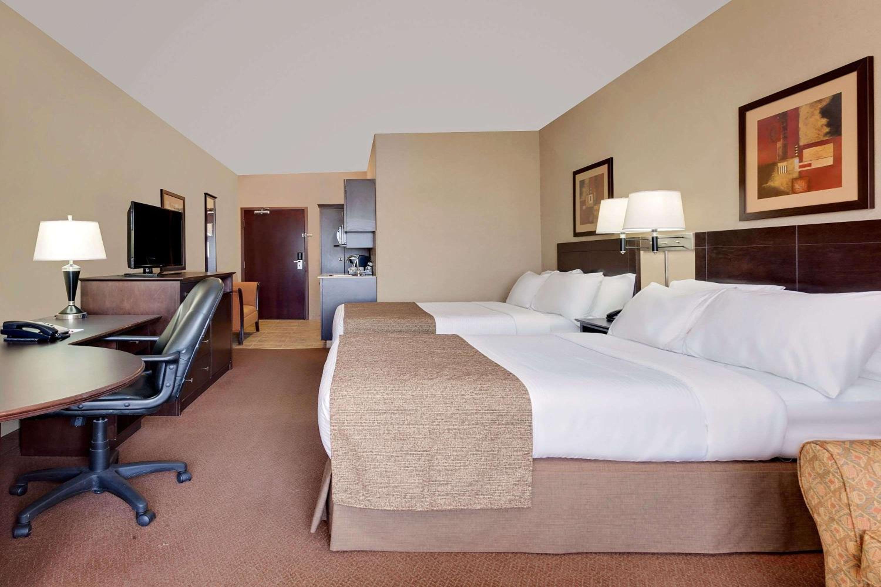 Queen Room with Two Queen Beds - Non-Smoking