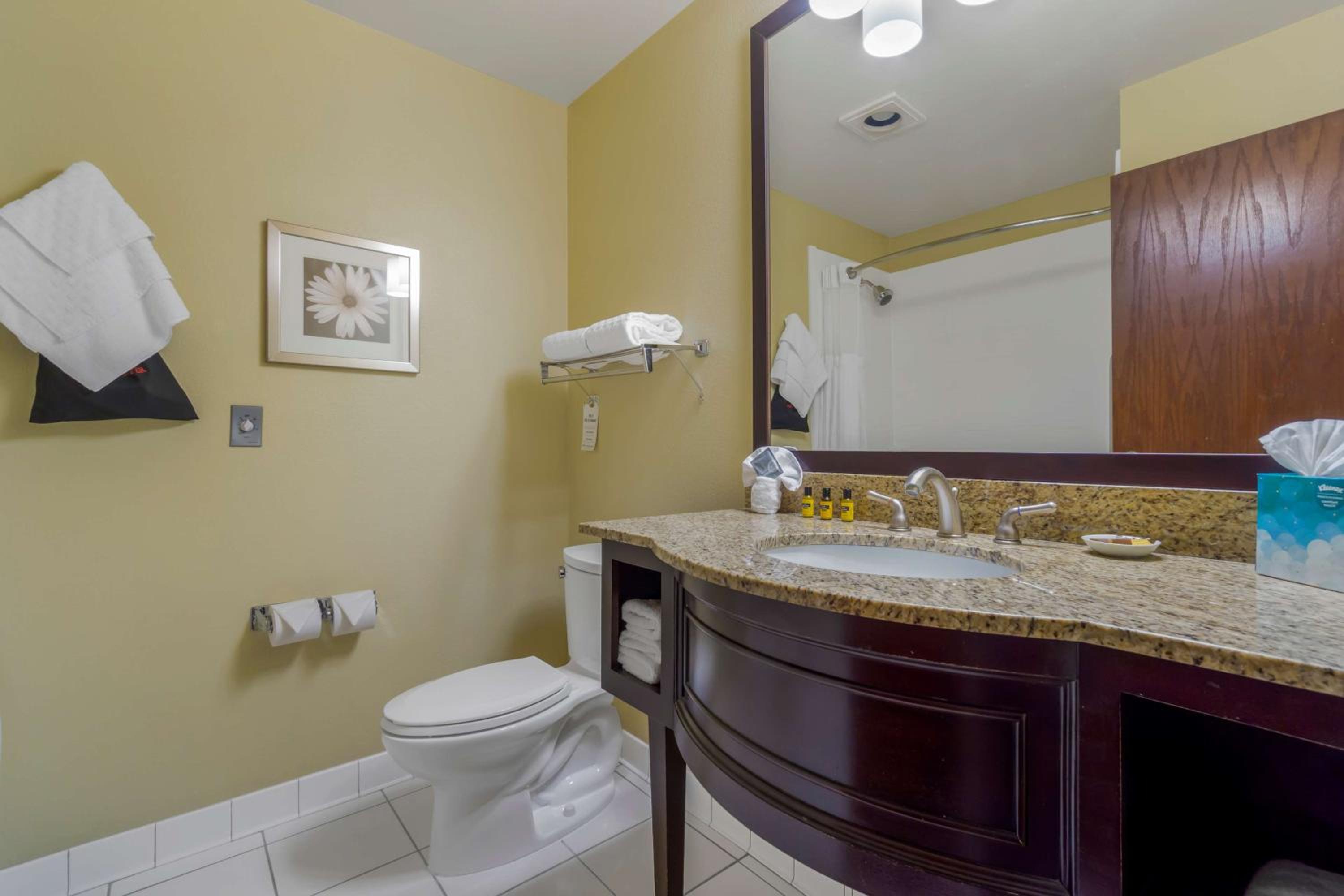 Queen Room with Two Queen Beds and Golf Course View - Non-Smoking