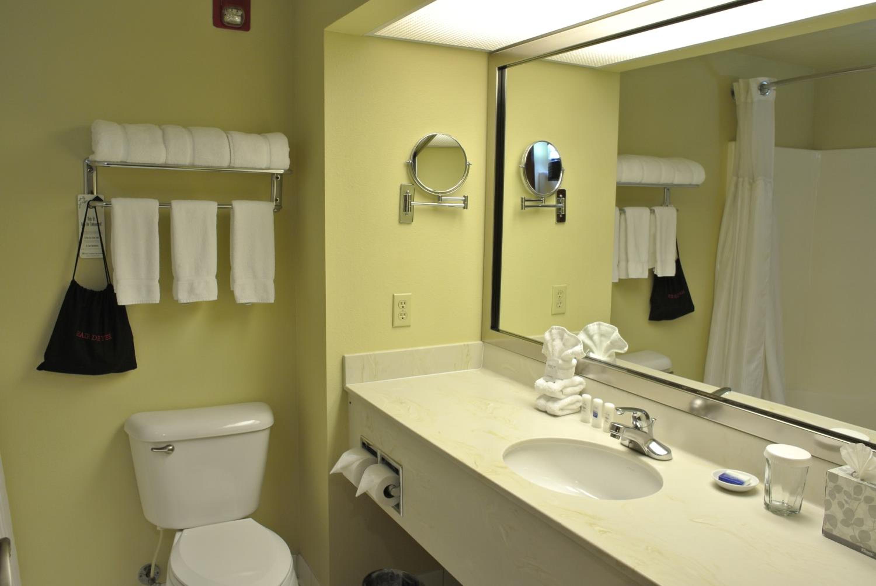 Queen Room with Two Queen Beds and Golf Course View - Non-Smoking